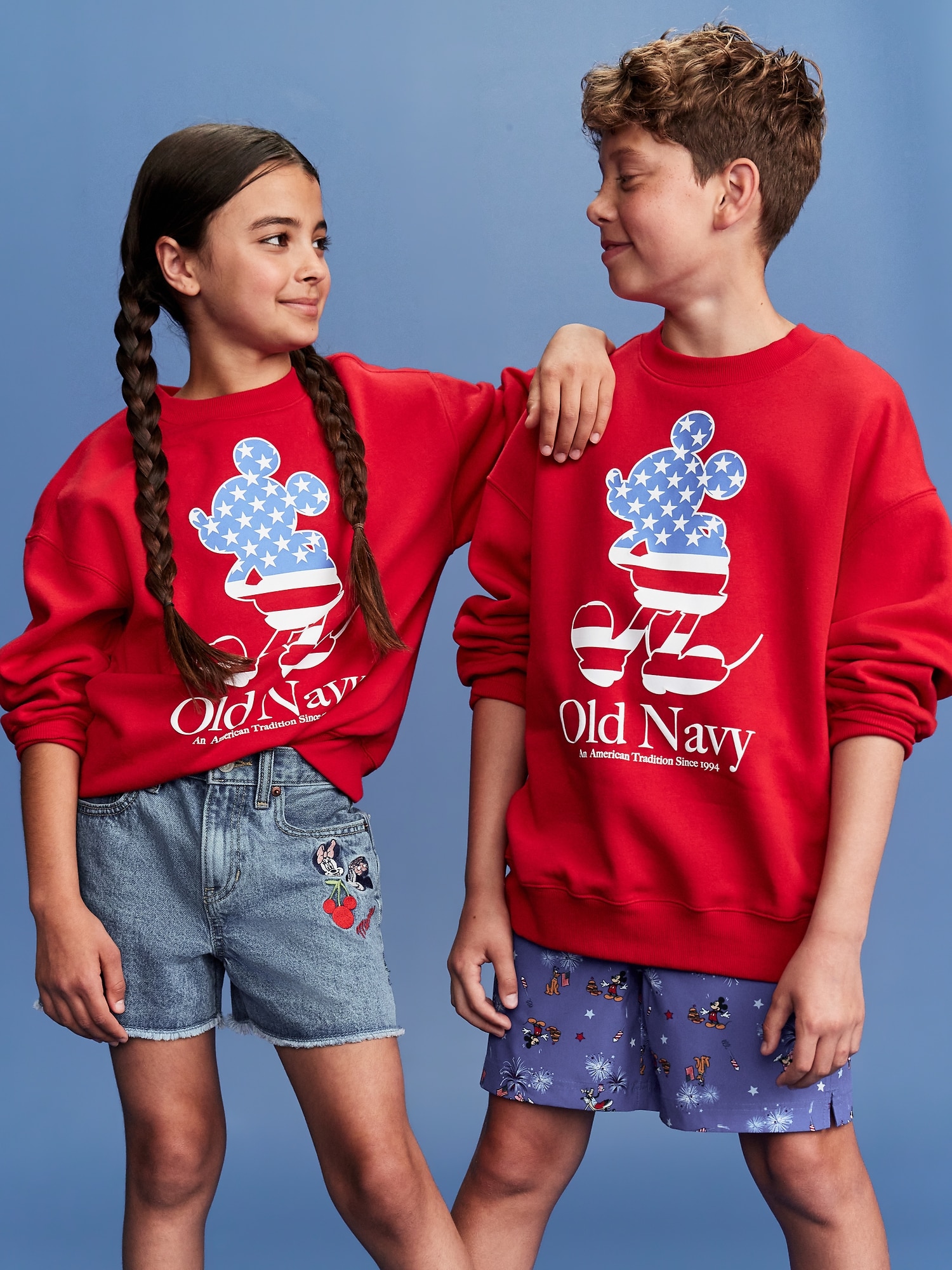Old Navy x Disney© Mickey Mouse Flag Logo-Graphic Crew-Neck Sweatshirt for Boys