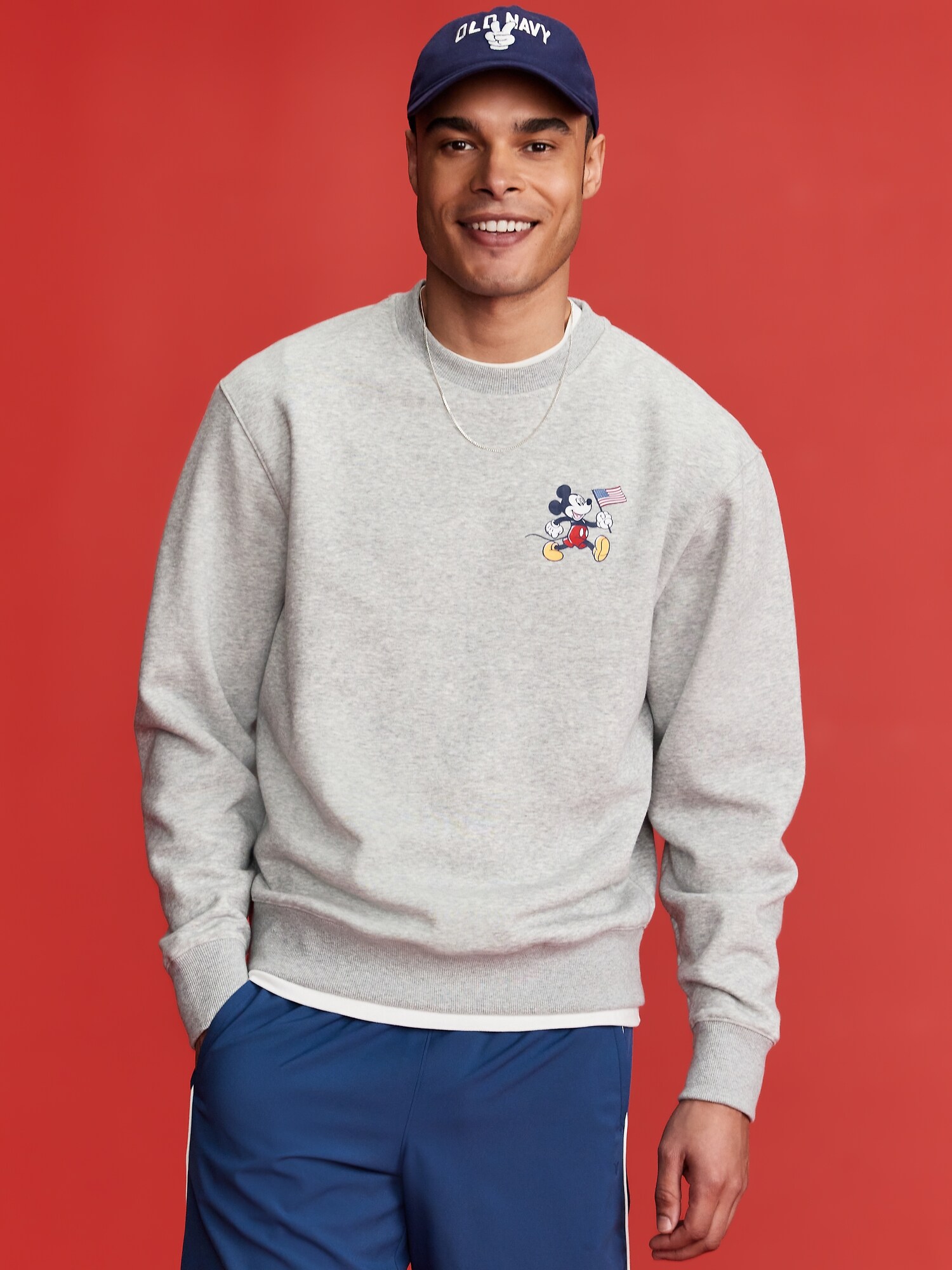 Мужской свитшот Old Navy x Disney© Mickey Mouse Oversized Flag Logo-Graphic, цвет: Серый — фото 3