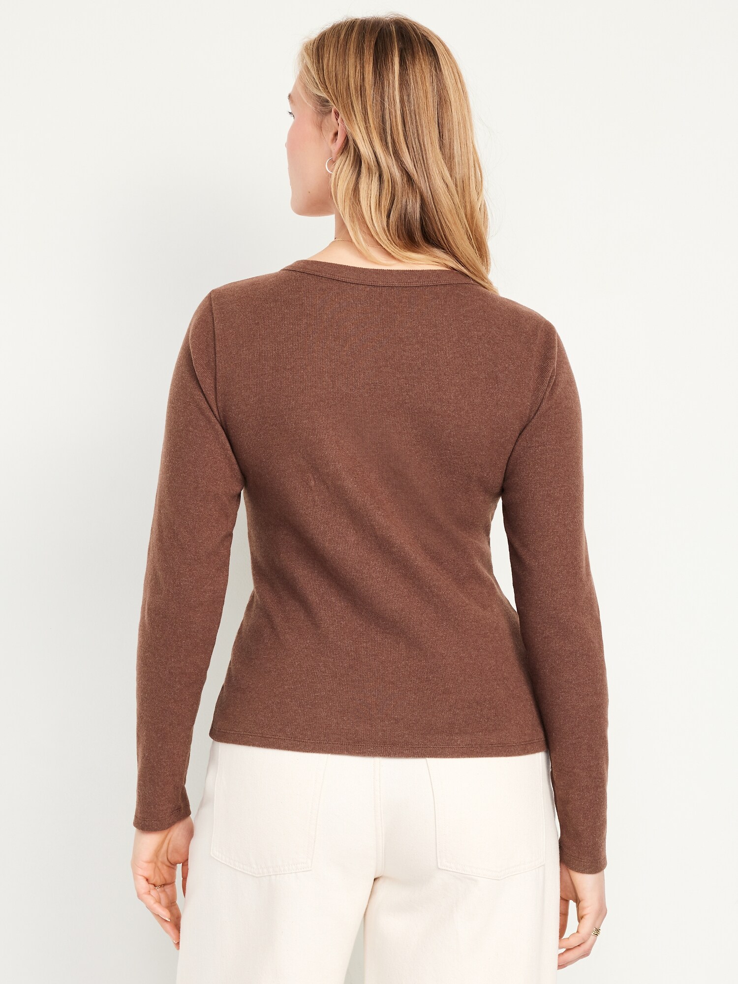 Женская футболка Old Navy Cozy Snug Long-Sleeve V-Neck, цвет: Коричневый — фото 5