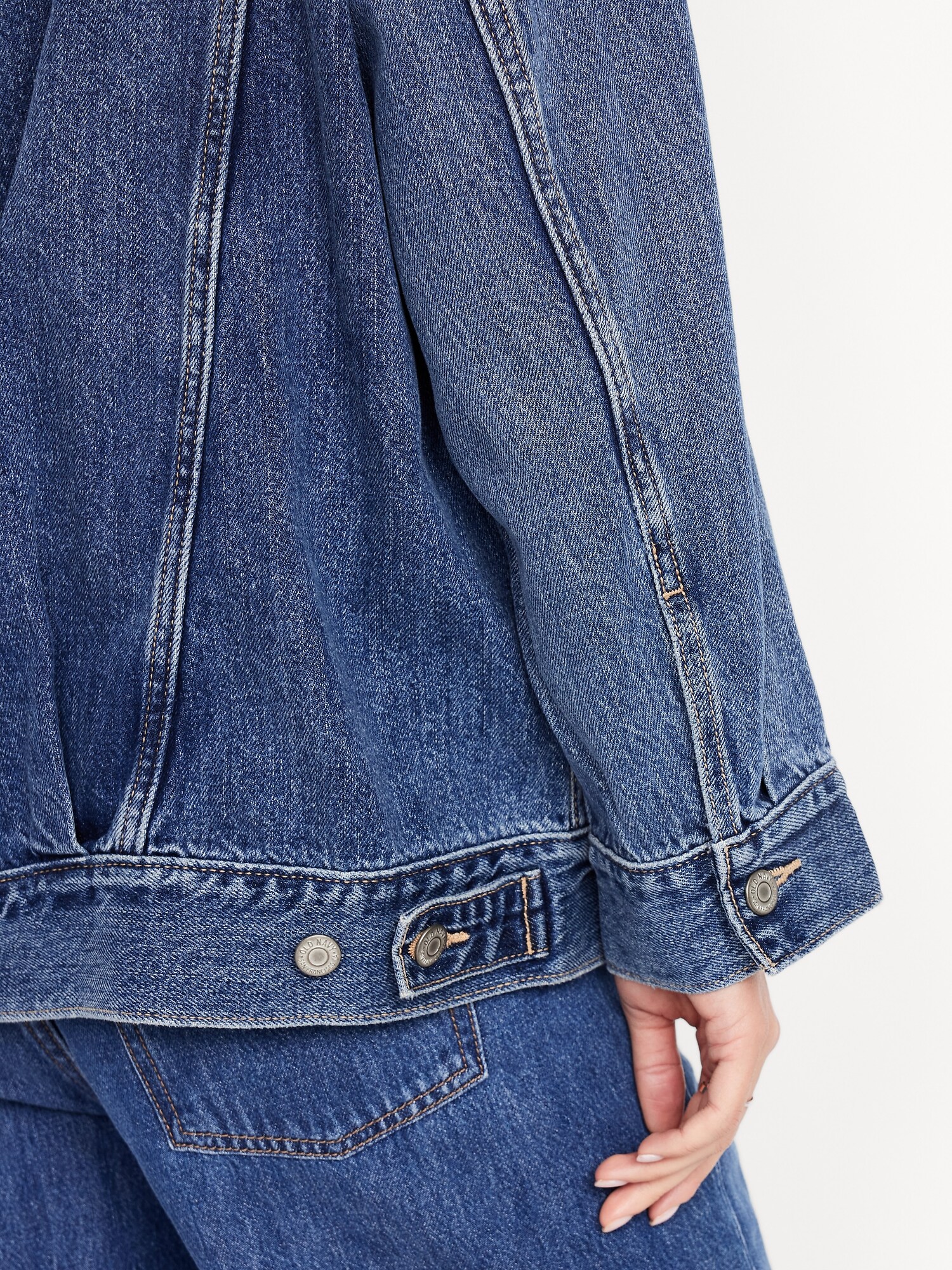 Женская куртка Old Navy Oversized Jean Trucker, цвет: Средняя варка — фото 5