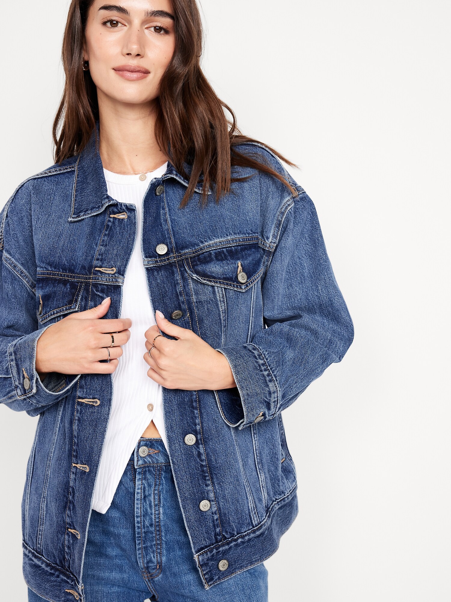 Женская куртка Old Navy Oversized Jean Trucker, цвет: Средняя варка — фото 4