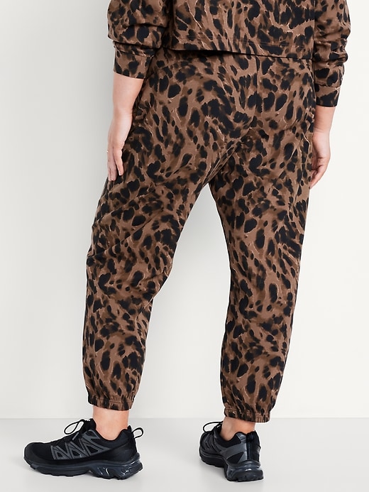 Image number 8 showing, High-Waisted Dynamic Fleece Sweatpants
