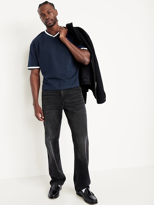 Image number 3 showing, Heavyweight Cropped V-Neck T-Shirt