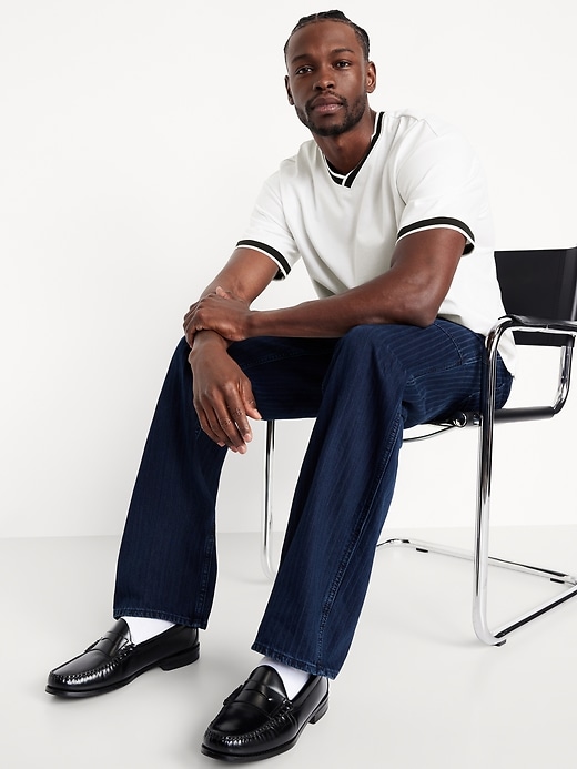 Image number 3 showing, Heavyweight Cropped V-Neck T-Shirt