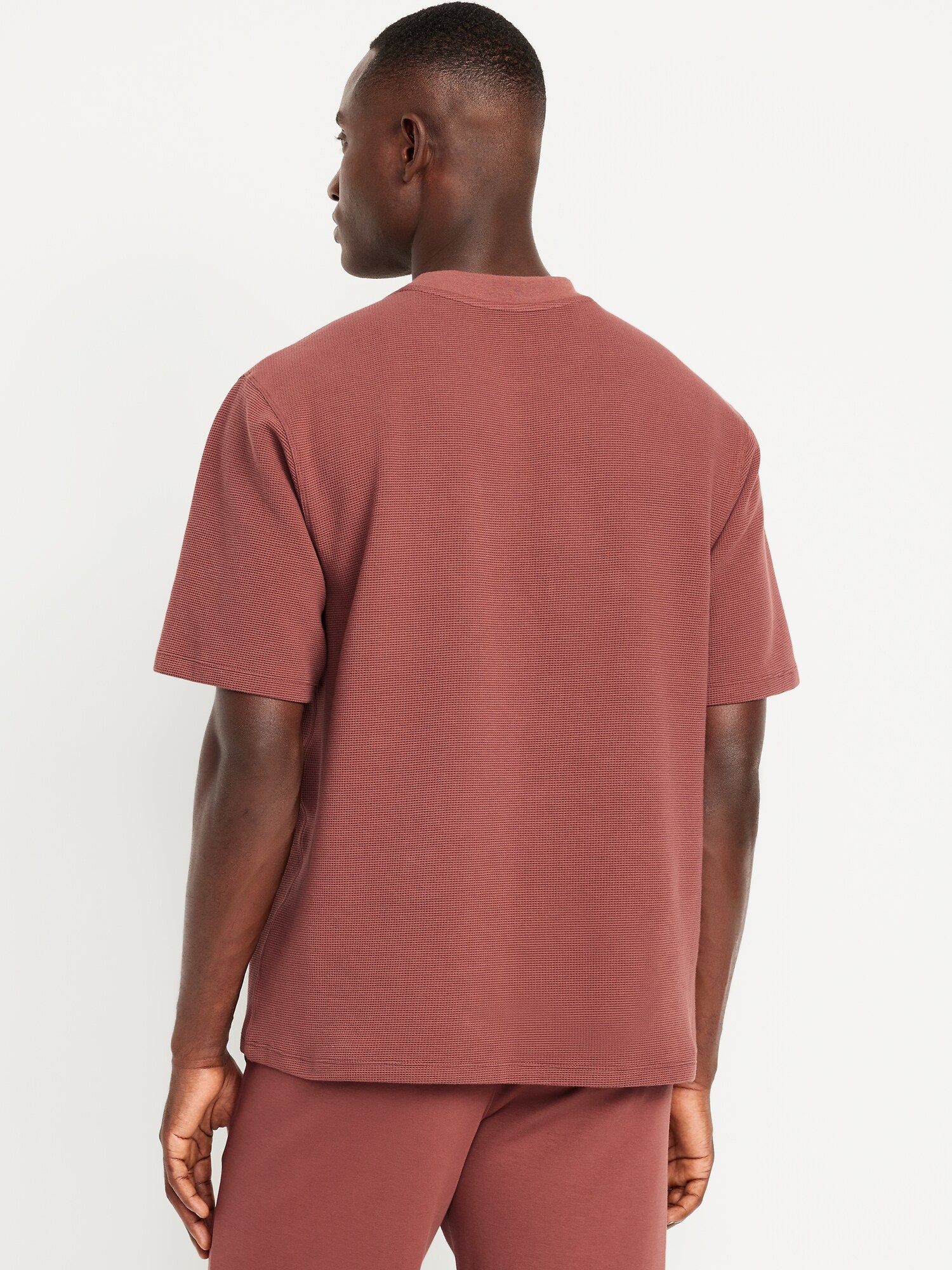 Мужская футболка Old Navy Oversized Tech Waffle, цвет: Тёмно-бордовый — фото 2