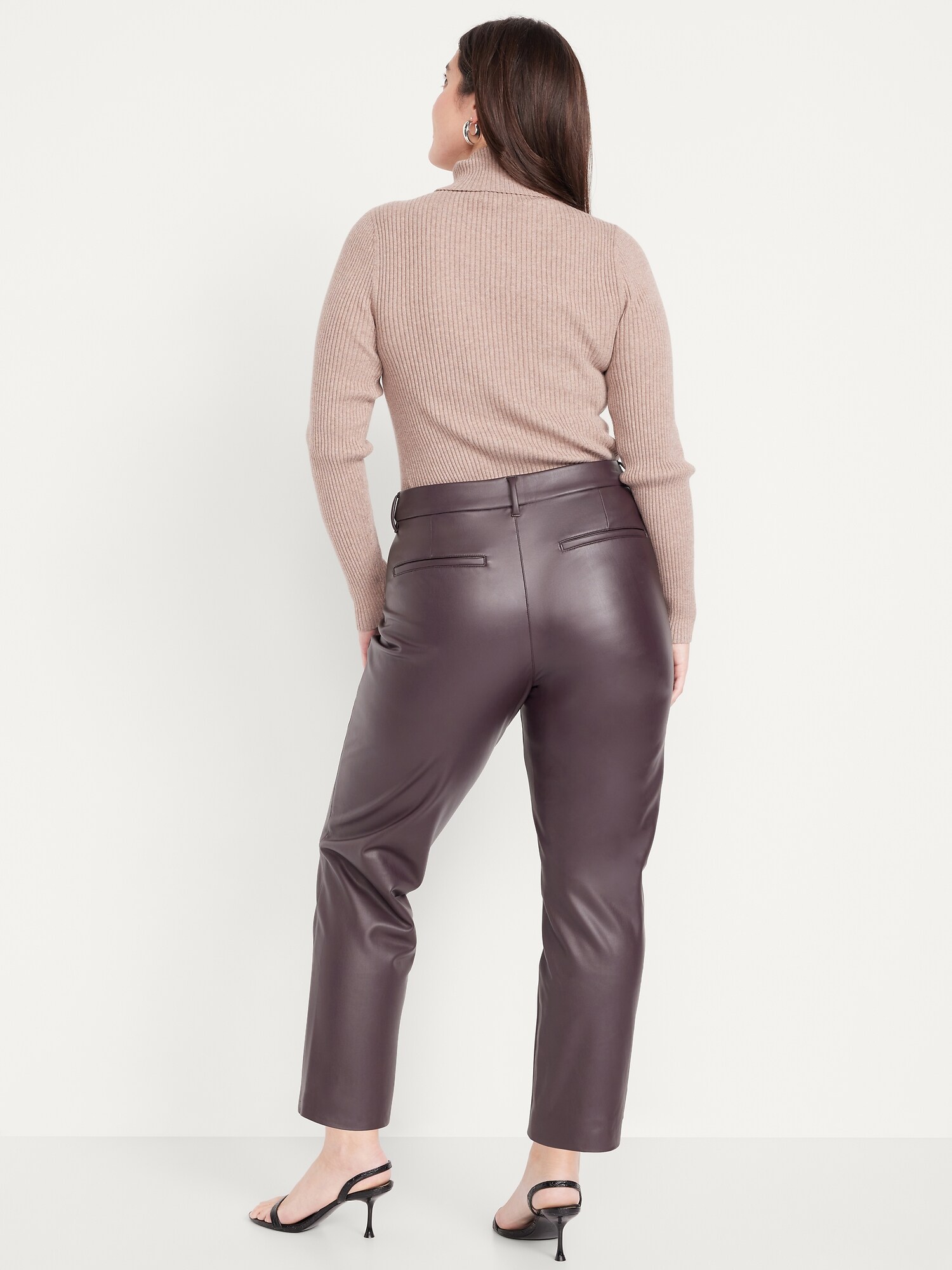 Женские брюки Old Navy High-Waisted Faux-Leather Pixie Straight, цвет: Boxwood — фото 6