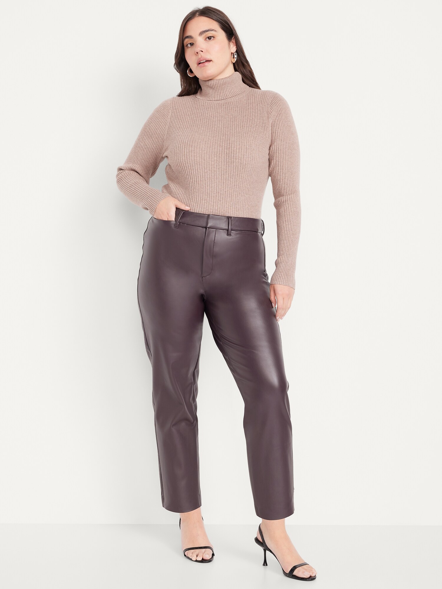 Женские брюки Old Navy High-Waisted Faux-Leather Pixie Straight, цвет: Boxwood — фото 5