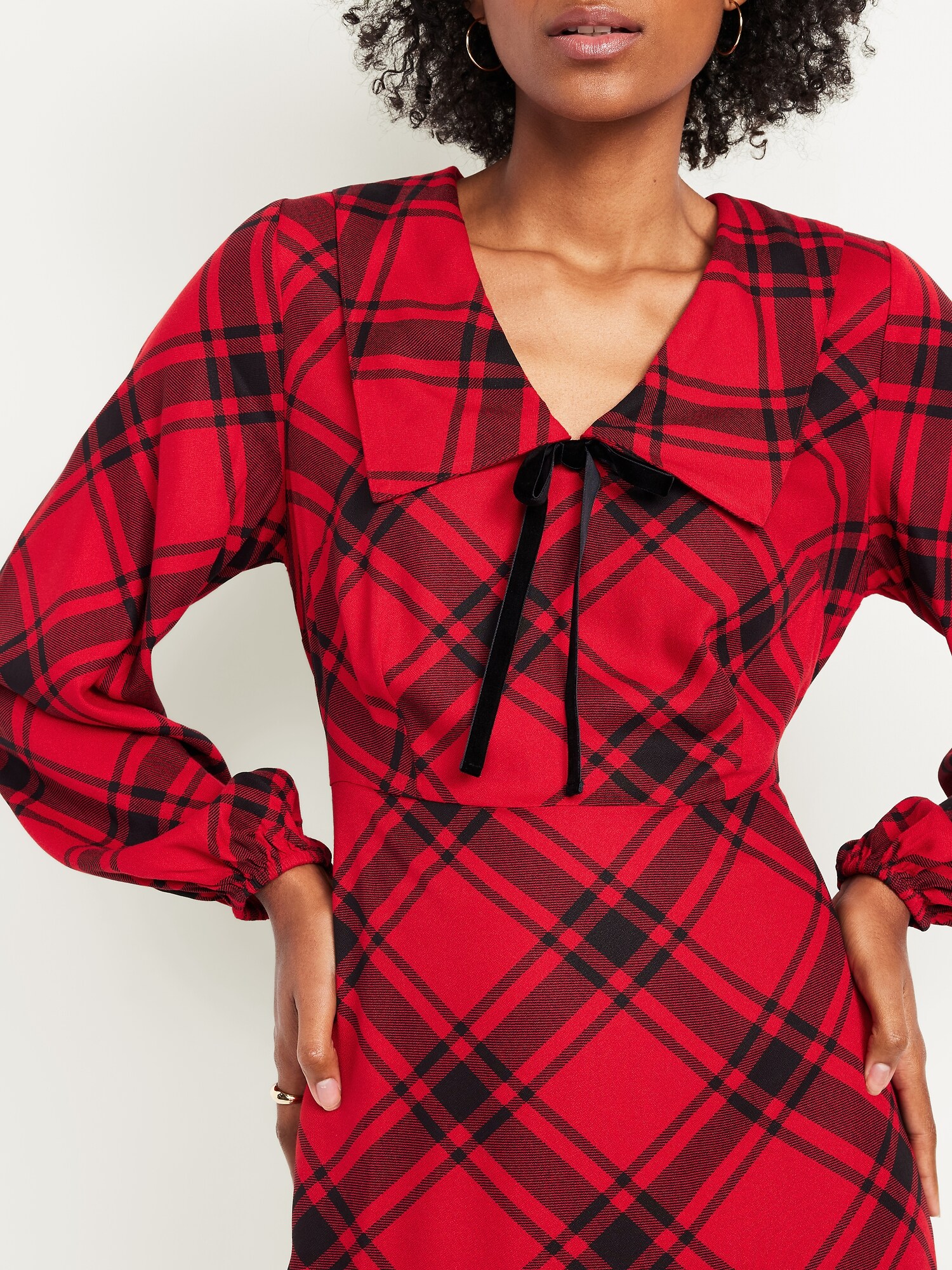 Женское платье Old Navy Fit & Flare Long-Sleeve Crepe Mini, цвет: Красный клетчатый — фото 5