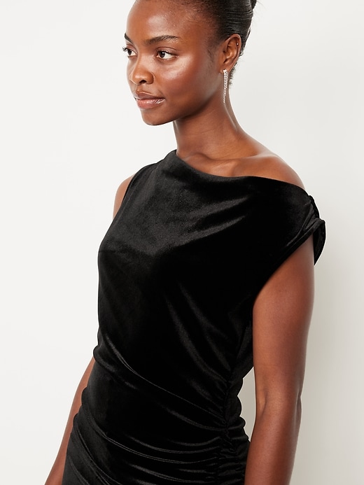 Image number 5 showing, Off-the-Shoulder Ruched Velvet Mini Dress