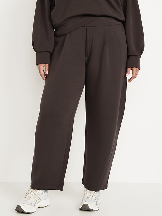 Image number 6 showing, High-Waisted Bounce Fleece Barrel Sweatpants