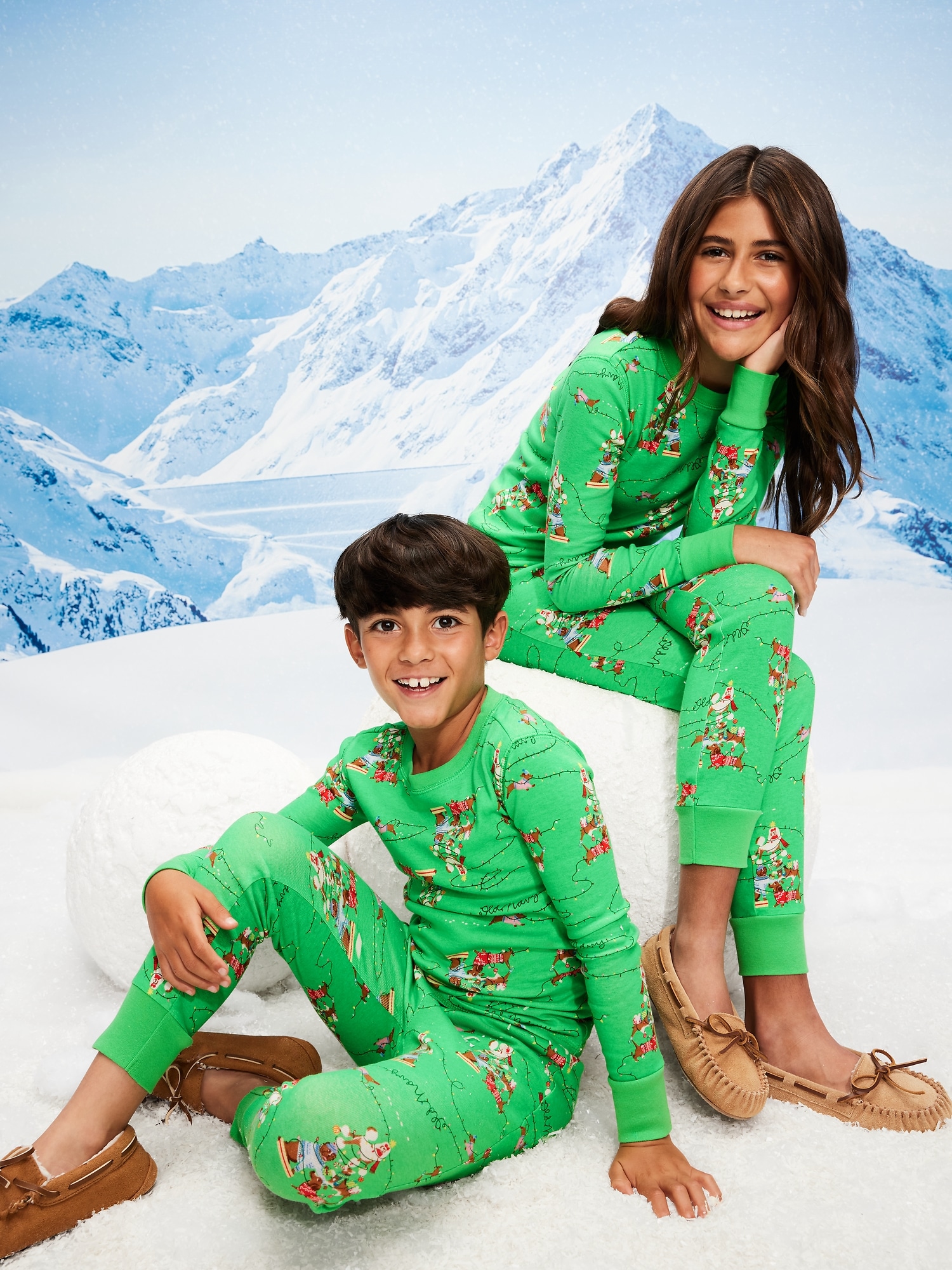 Gender-Neutral Snug-Fit Graphic Pajama Set for Kids