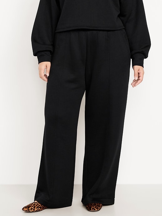 Image number 7 showing, High-Waisted Bounce Fleece Quilted Wide-Leg Sweatpants