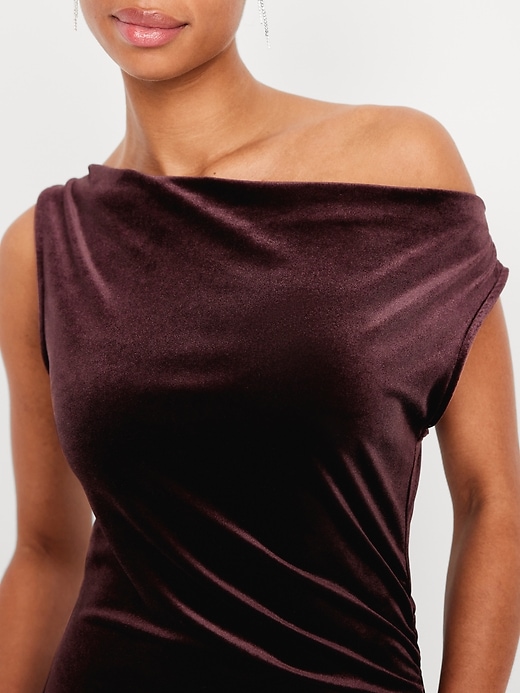 Image number 5 showing, Off-the-Shoulder Ruched Velvet Mini Dress