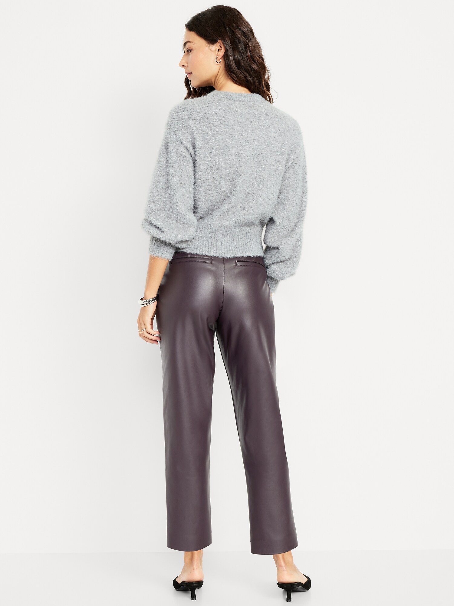 Женские брюки Old Navy High-Waisted Faux-Leather Pixie Straight, цвет: Boxwood — фото 3