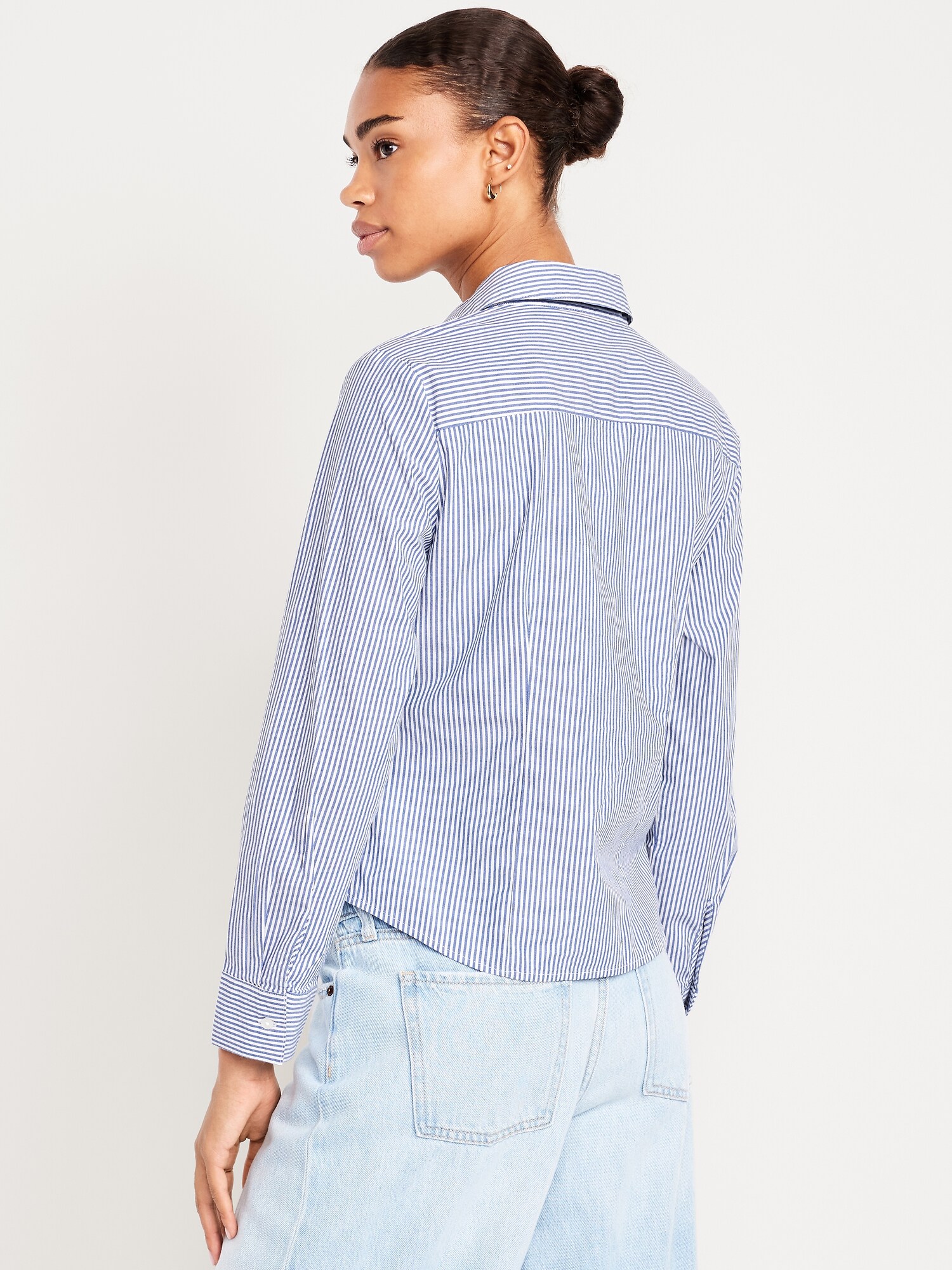 Женская рубашка Old Navy Slim Button-Down, цвет: Синий полосатый — фото 2