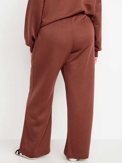 Image number 8 showing, High-Waisted Bounce Fleece Quilted Wide-Leg Sweatpants