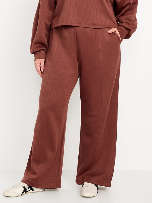 Image number 7 showing, High-Waisted Bounce Fleece Quilted Wide-Leg Sweatpants