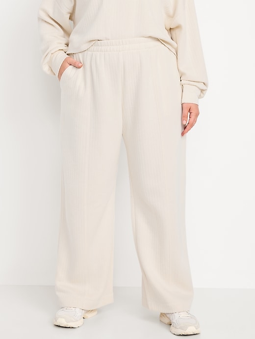 Image number 7 showing, High-Waisted Bounce Fleece Quilted Wide-Leg Sweatpants
