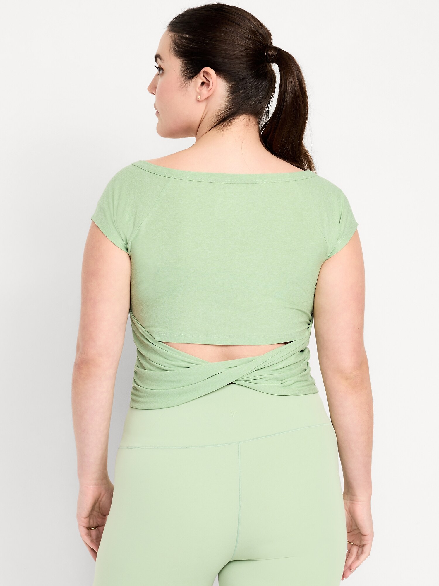 Женский топ Old Navy CloudMotion Ballet Twist-Back Top, цвет: Celeriac — фото 6
