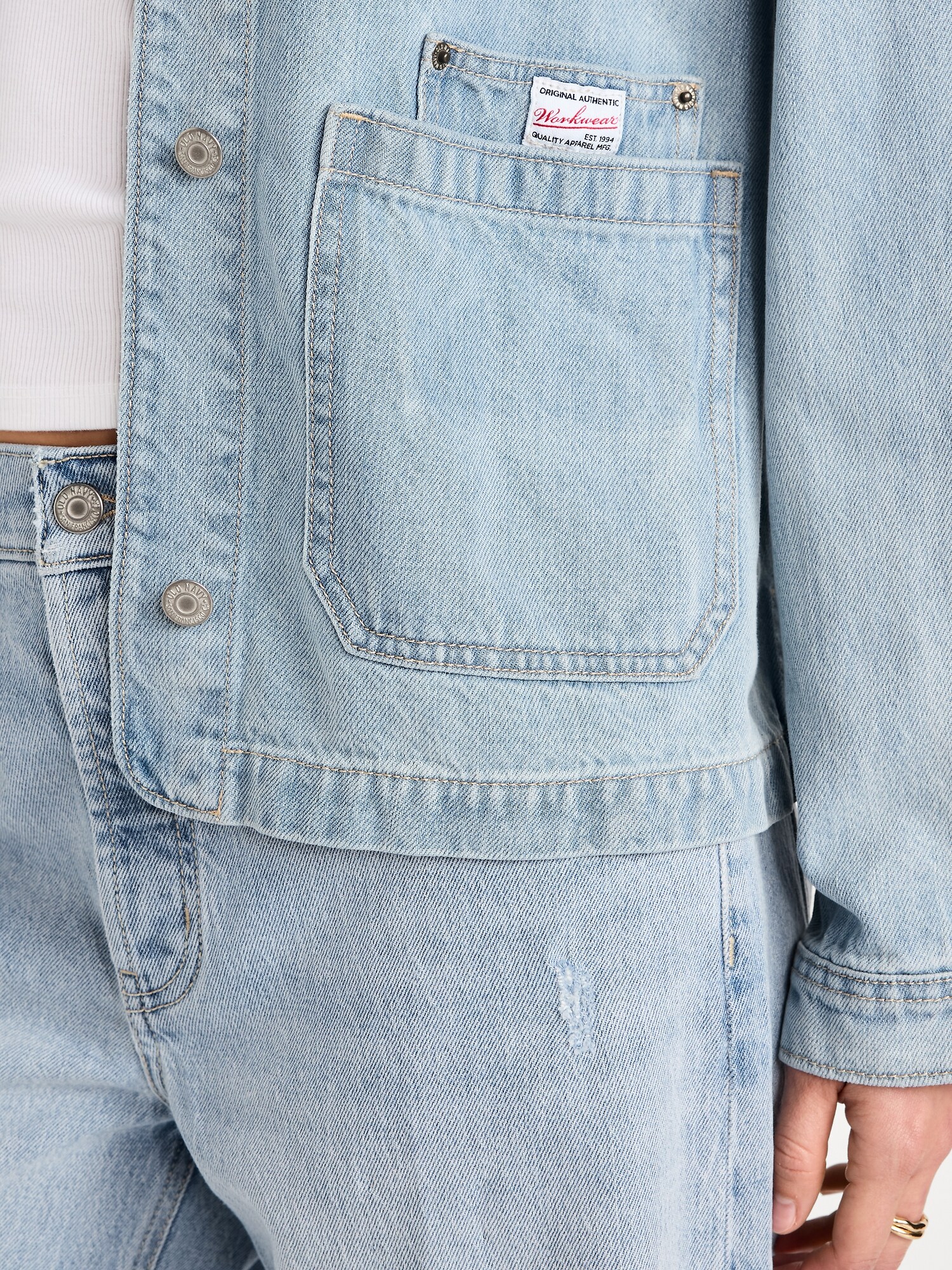 Женская куртка Old Navy Cropped Jean Chore, цвет: Светлая варка — фото 5
