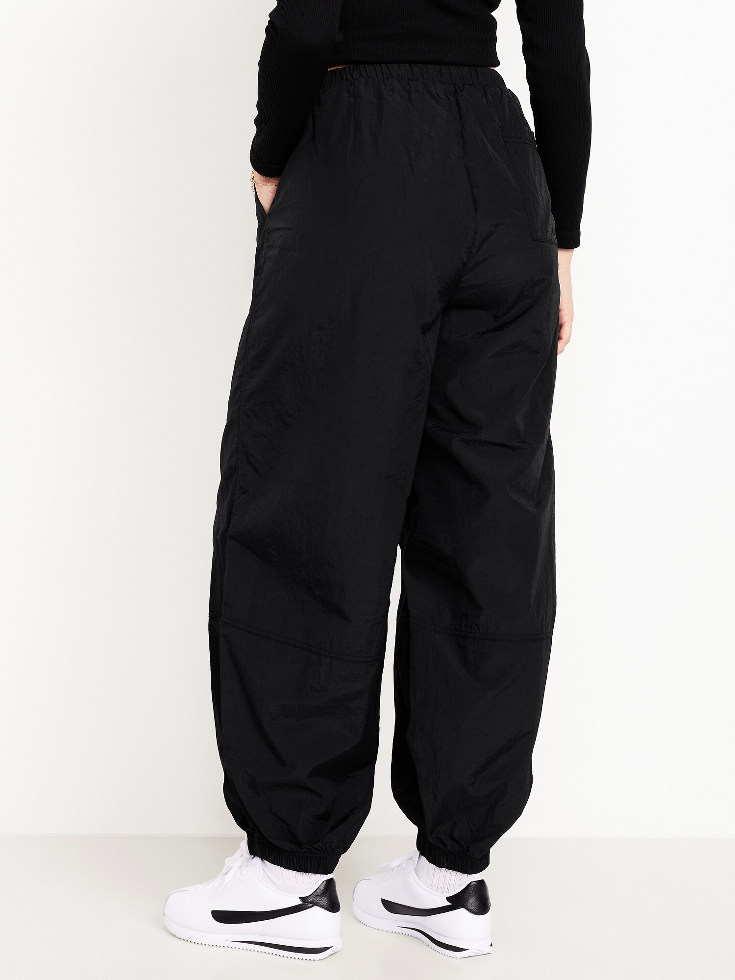 Женские брюки Old Navy Pull-On Windbreaker Parachute, цвет: Чёрный — фото 5