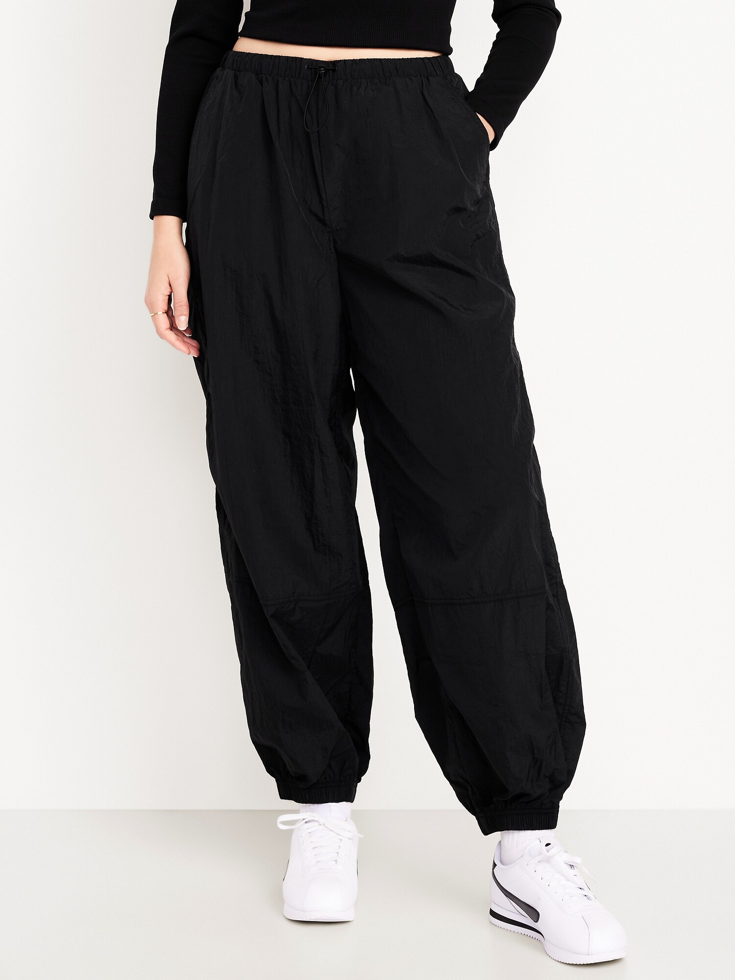 Женские брюки Old Navy Pull-On Windbreaker Parachute, цвет: Чёрный — фото 4