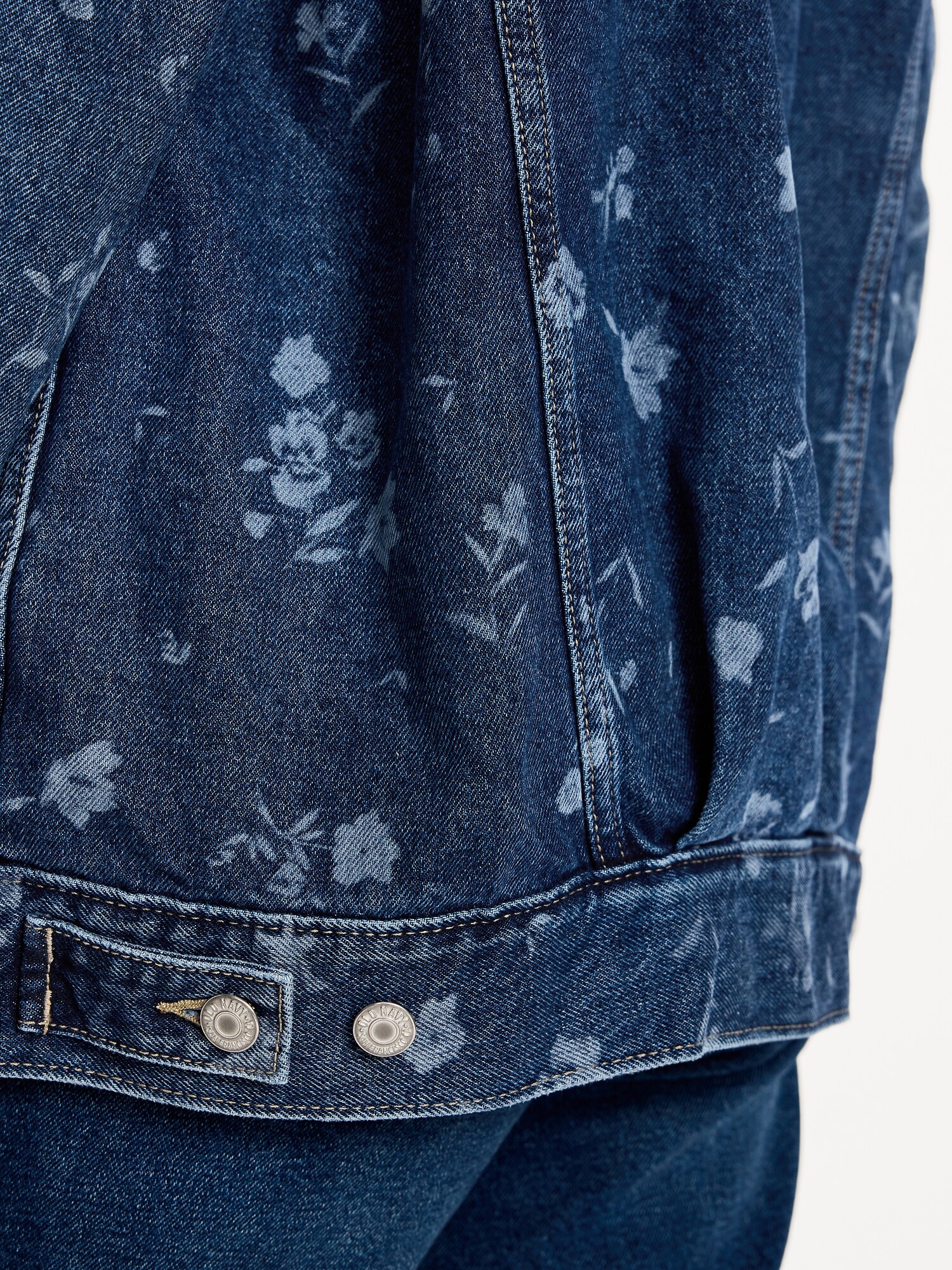 Женская куртка Old Navy Oversized Floral Print Jean Trucker, цвет: Индиго — фото 6
