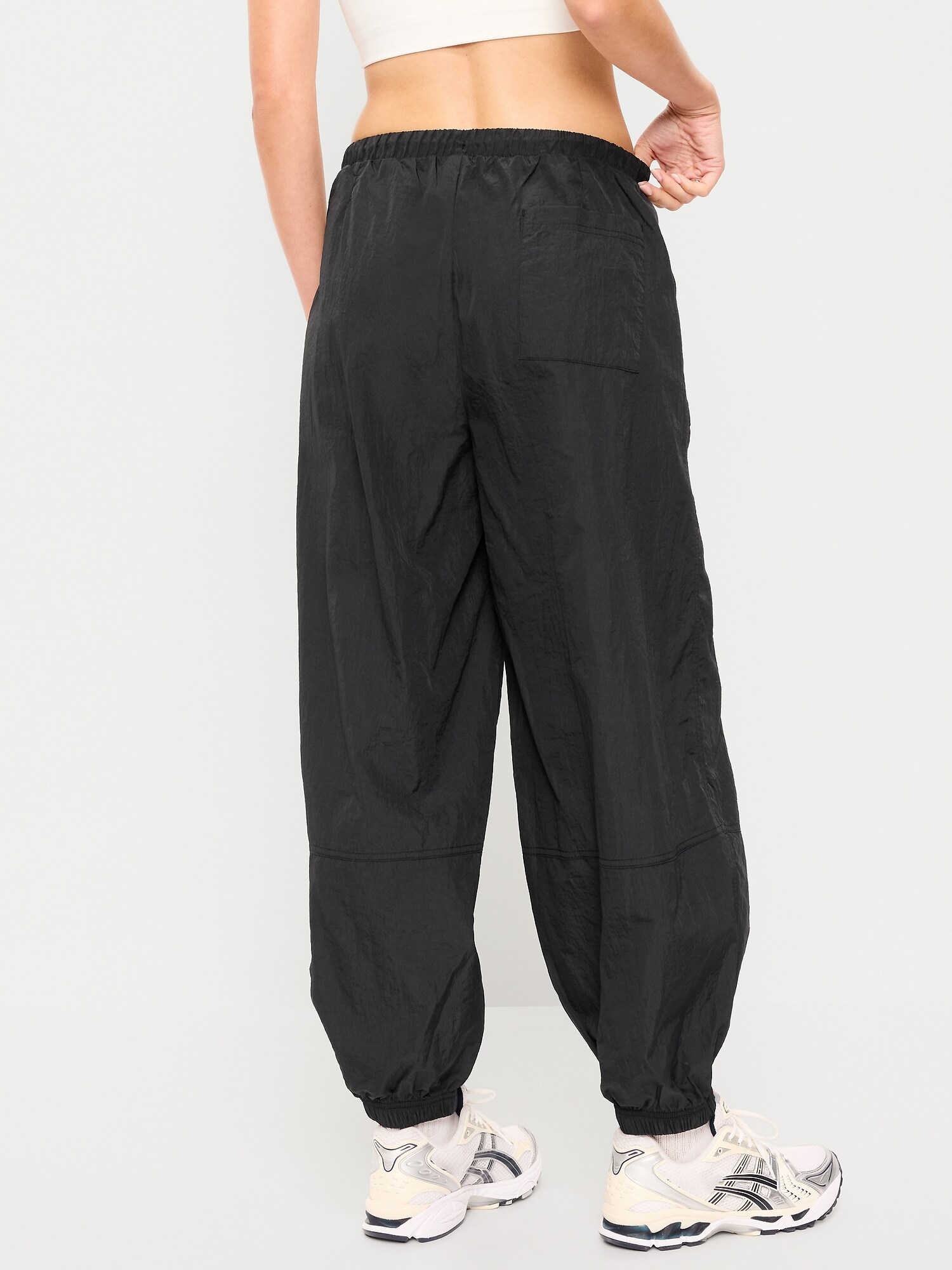 Женские брюки Old Navy Pull-On Windbreaker Parachute, цвет: Чёрный — фото 2