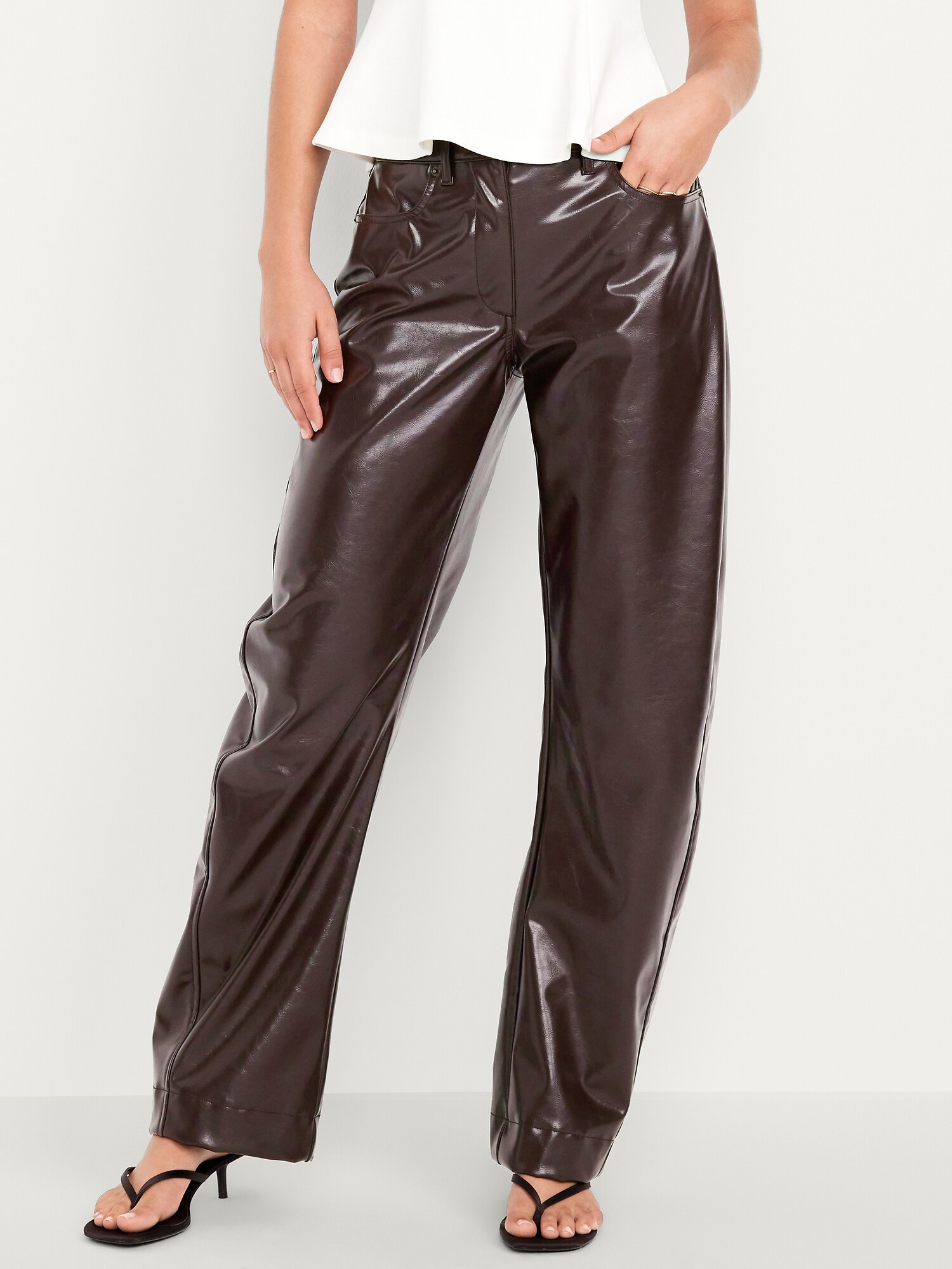 Женские брюки Old Navy High-Waisted Faux-Leather Ankle Barrel, цвет: Topsoil — фото 2