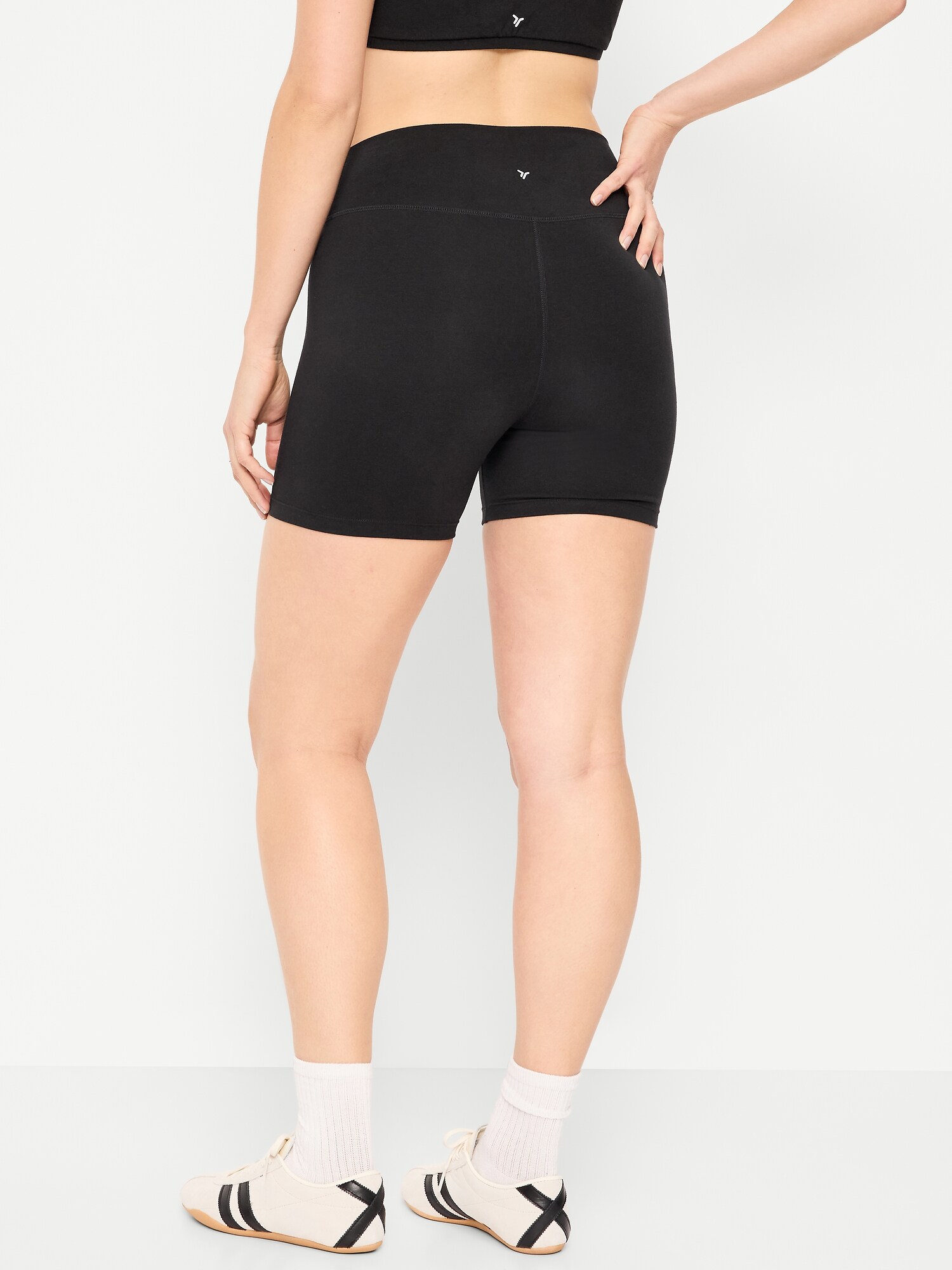 Женские шорты Old Navy High-Waisted PowerChill Biker Shorts -- 5-inch inseam, цвет: Чёрный — фото 5