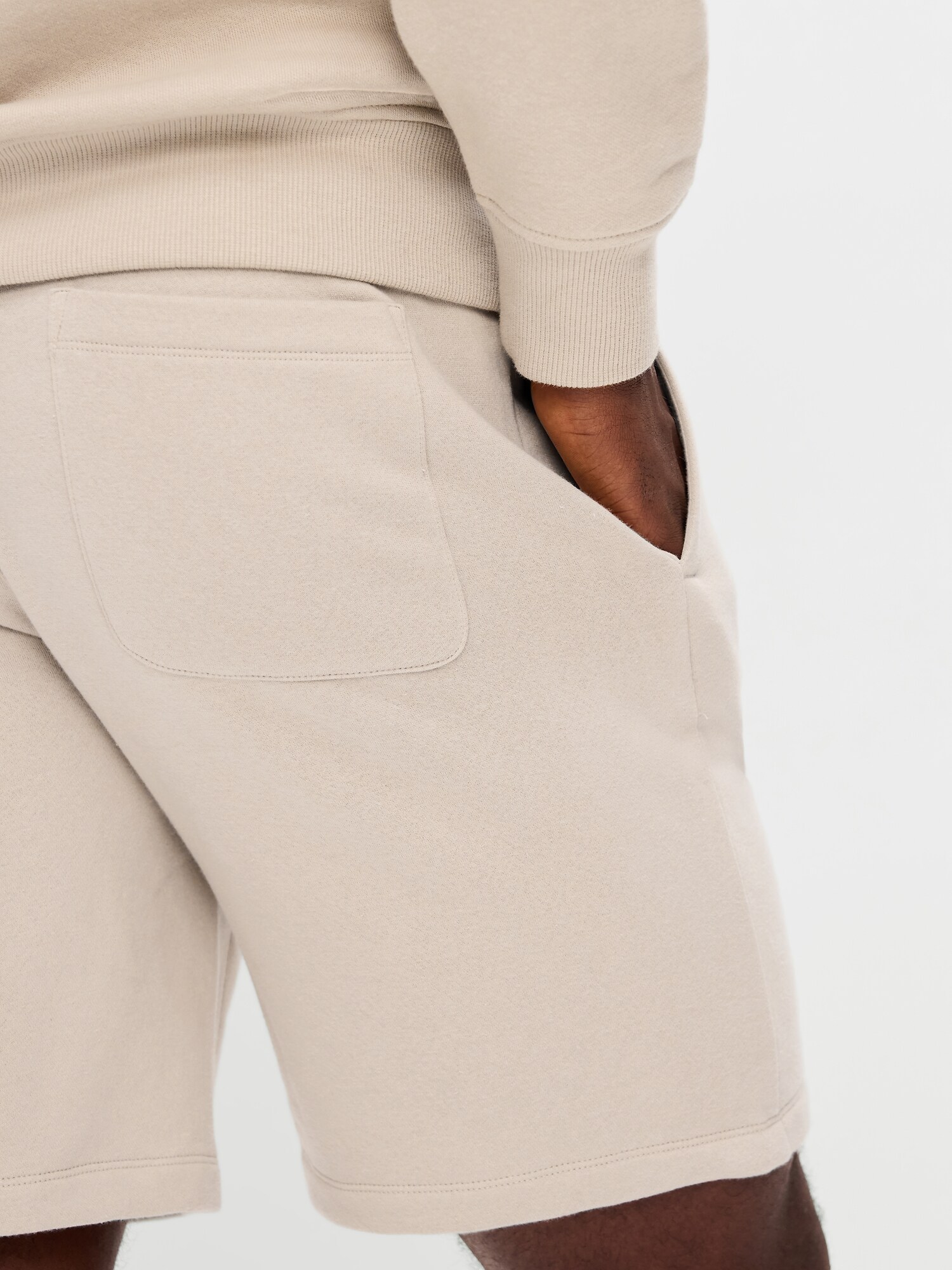 Мужские шорты Old Navy Rotation Logo Shorts -- 7-inch inseam, цвет: Серо-бежевый — фото 4