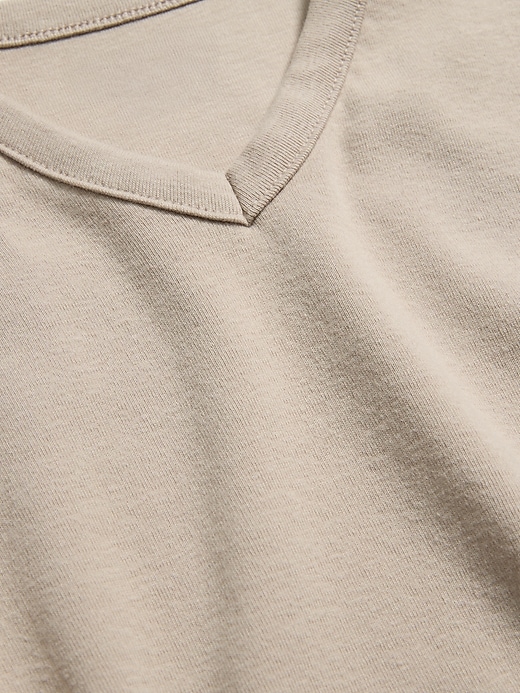 Image number 4 showing, Snug V-Neck Crop T-Shirt