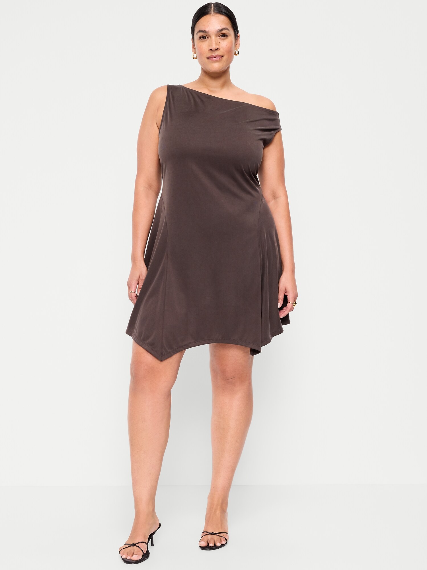 Женское платье Old Navy Fit & Flare Asymmetrical Shoulder Mini, цвет: Чёрный кофейный — фото 6