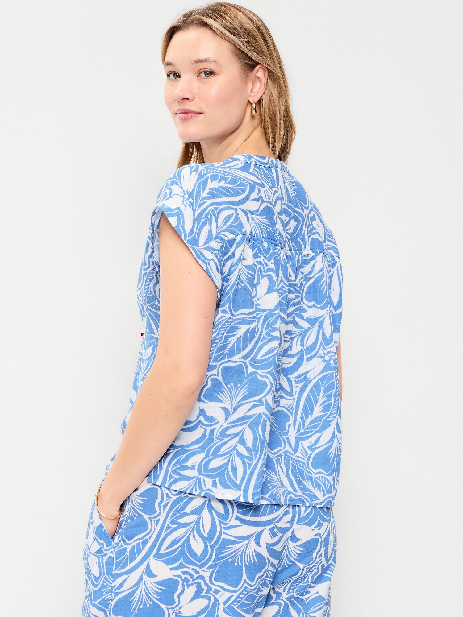 Женский топ Old Navy Short-Sleeve Crinkle Gauze Popover Top, цвет: Синий с принтом — фото 6