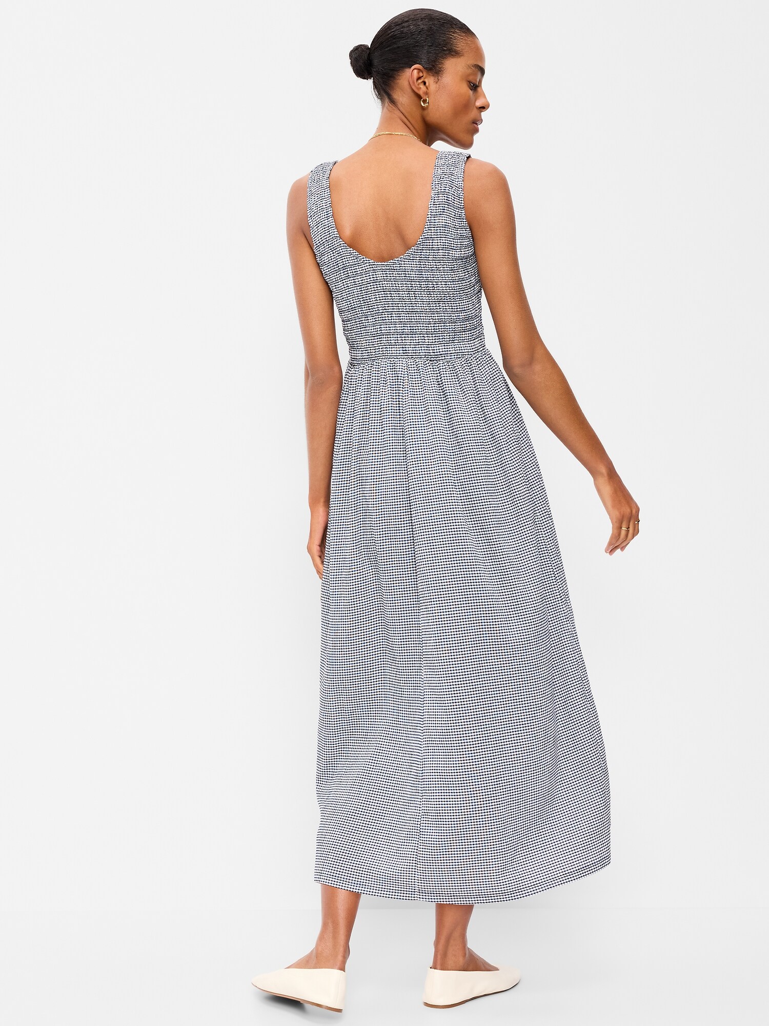Женское платье Old Navy Fit & Flare Lightweight Smocked-Bodice Midi, цвет: Тёмно-синий клетчатый — фото 2