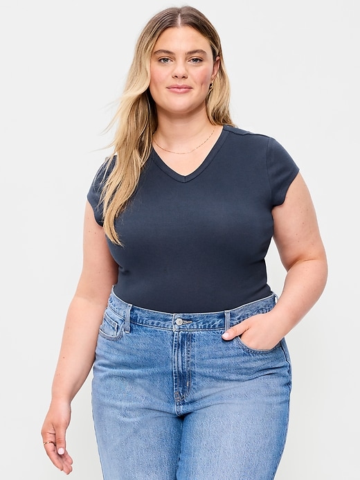 Image number 8 showing, Snug V-Neck Crop T-Shirt
