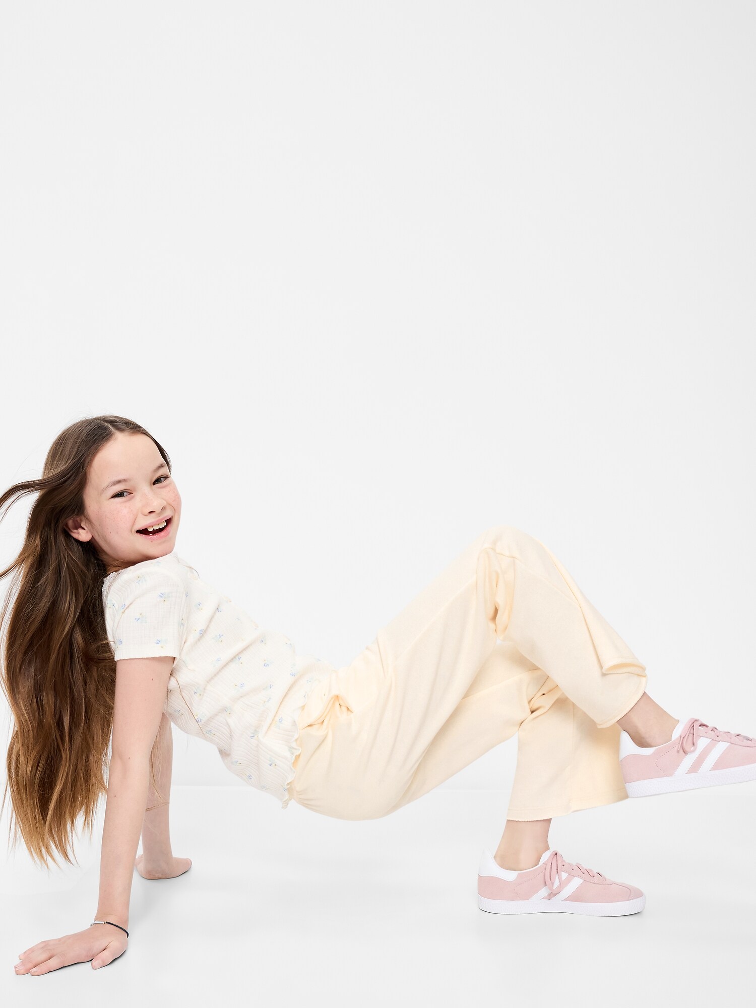 Брюки Old Navy Slim French-Terry Flare-Leg Sweatpants для девочек, цвет: Creme De La Creme — фото 3