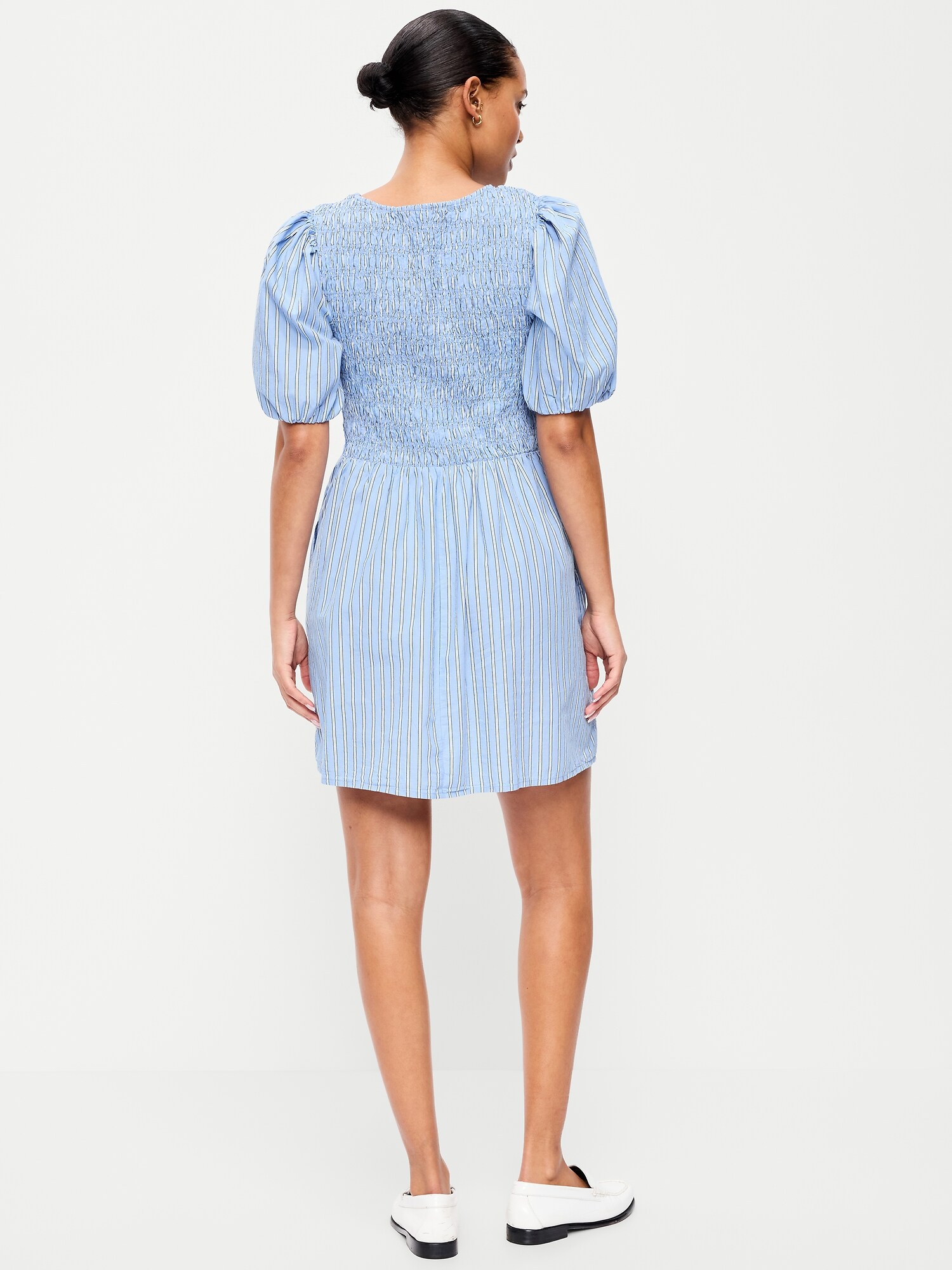 Женское платье Old Navy Smocked Puff-Sleeve Flare Mini, цвет: Синий полосатый — фото 2