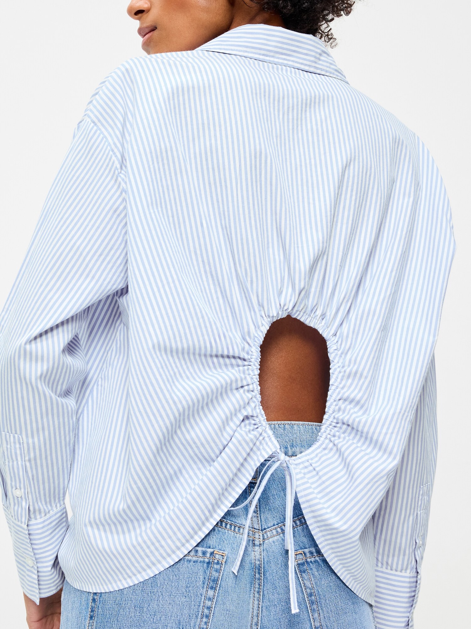 Женская рубашка Old Navy Tie-Back Button-Down, цвет: Синий полосатый — фото 4