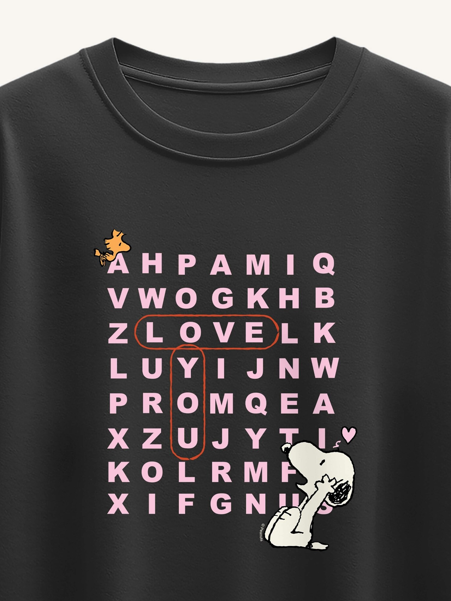 Футболка Old Navy Peanuts I Love You Snoopy Word Search Short Sleeve Boxy Graphic T-Shirt для девочек, цвет: Чёрный — фото 2