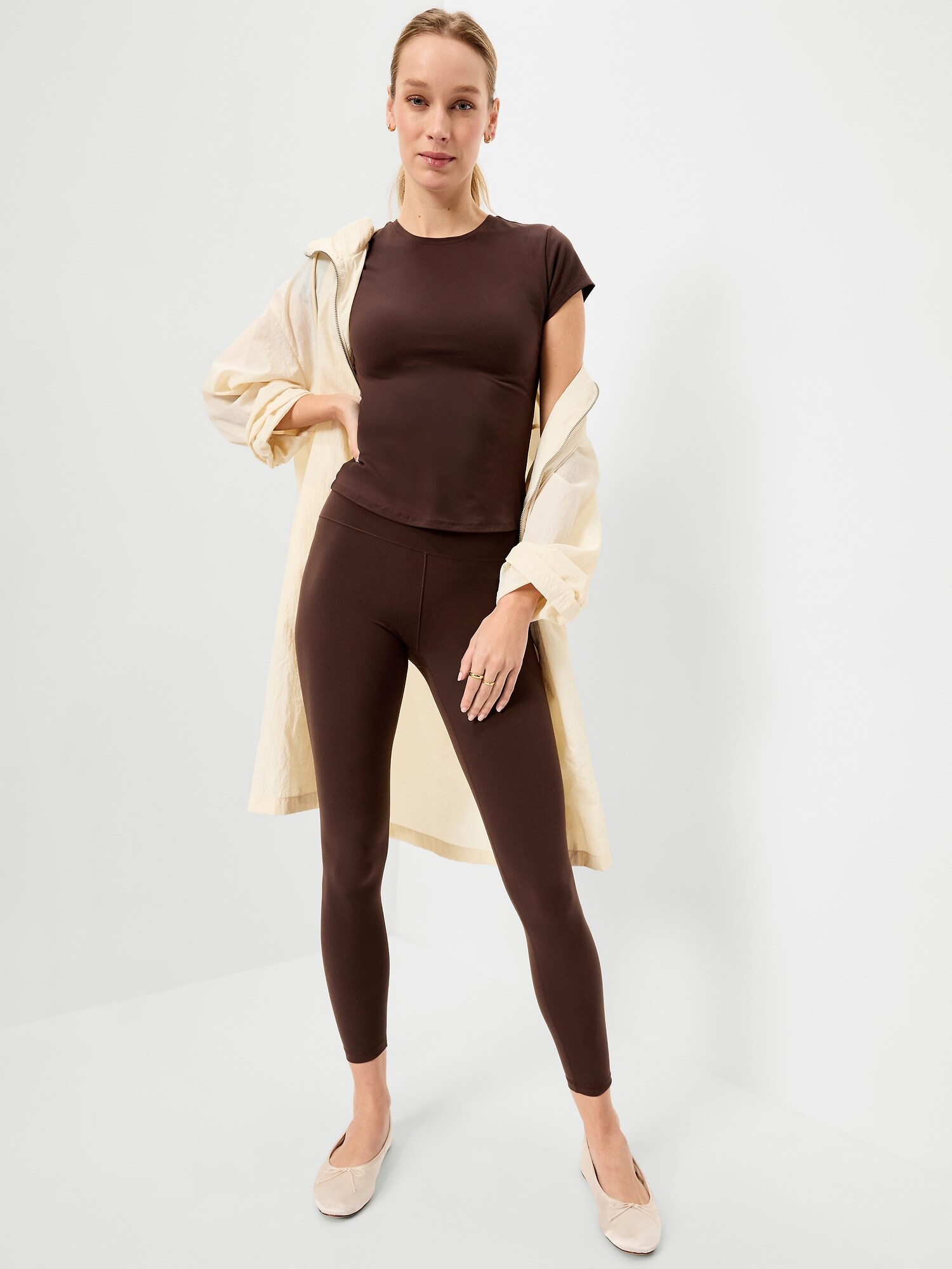 Женский базовый топ Old Navy StudioSmooth с коротким рукавом, цвет: Чёрный кофейный — фото 3