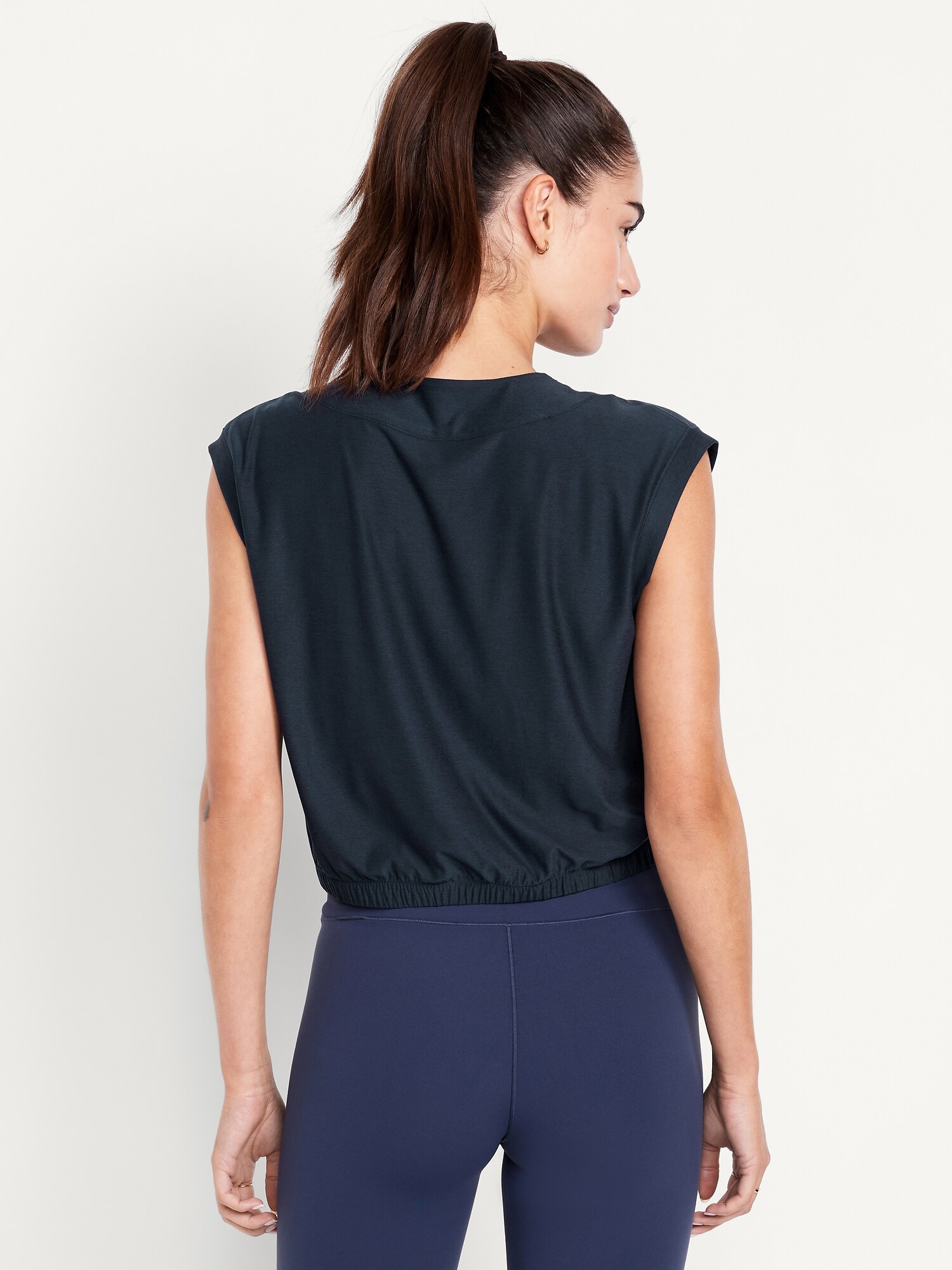Женский топ Old Navy CloudMotion V-Neck Tank, цвет: Сумеречный тёмно-синий — фото 2