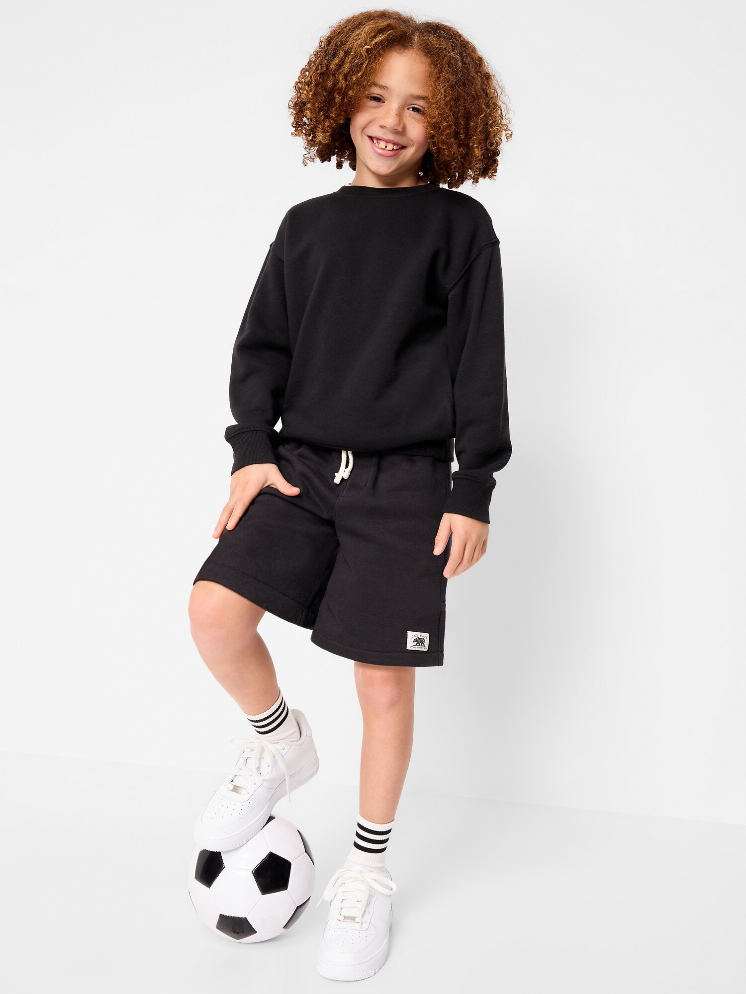 Шорты Old Navy Above Knee Logo Fleece Jogger Shorts для мальчиков, цвет: Чёрный — фото 3