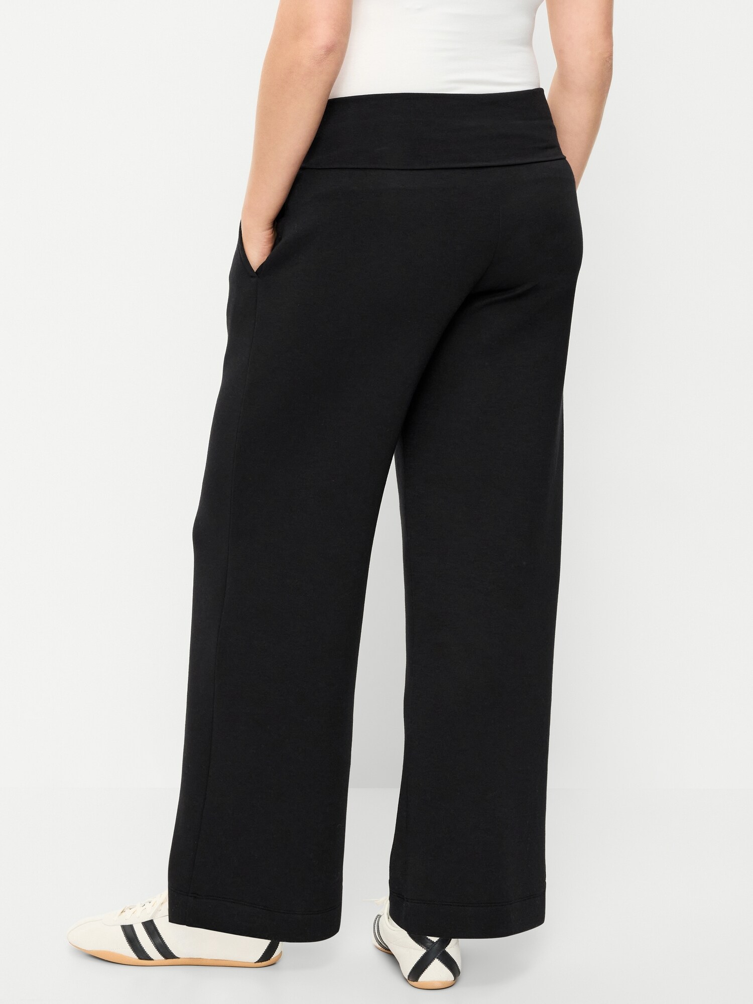 Женские брюки Old Navy Maternity Bounce Fleece Rollover-Waist Wide-Leg, цвет: Чёрный — фото 2
