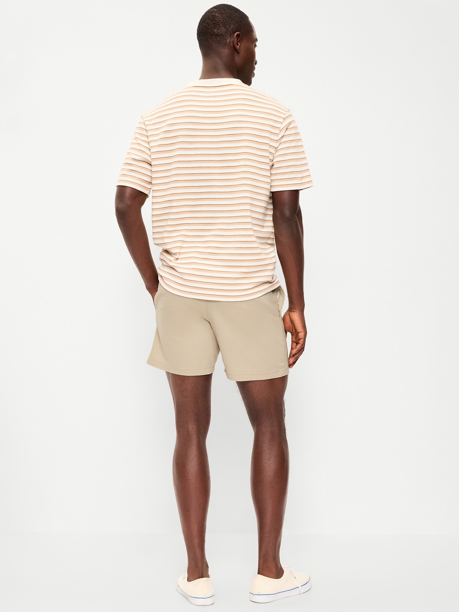 Мужские шорты Old Navy Slim Built-In Flex Rotation Chino Shorts -- 5-inch inseam, цвет: Серо-бежевый — фото 3