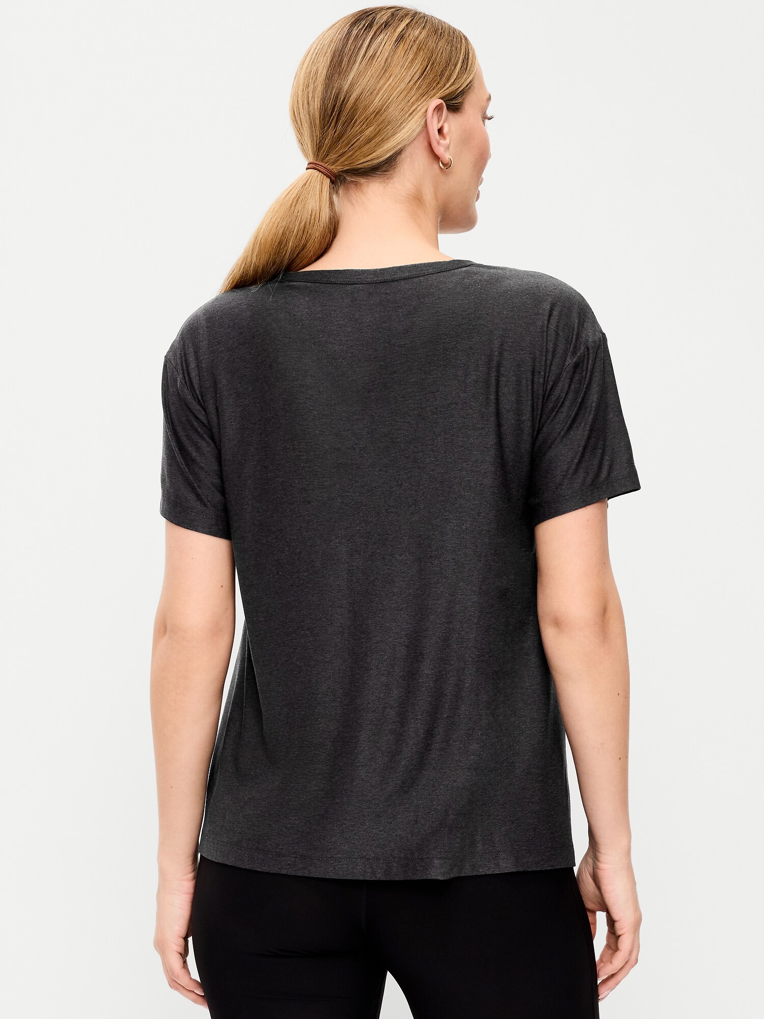 Женская футболка Old Navy Maternity CloudMotion, цвет: Чёрный — фото 2