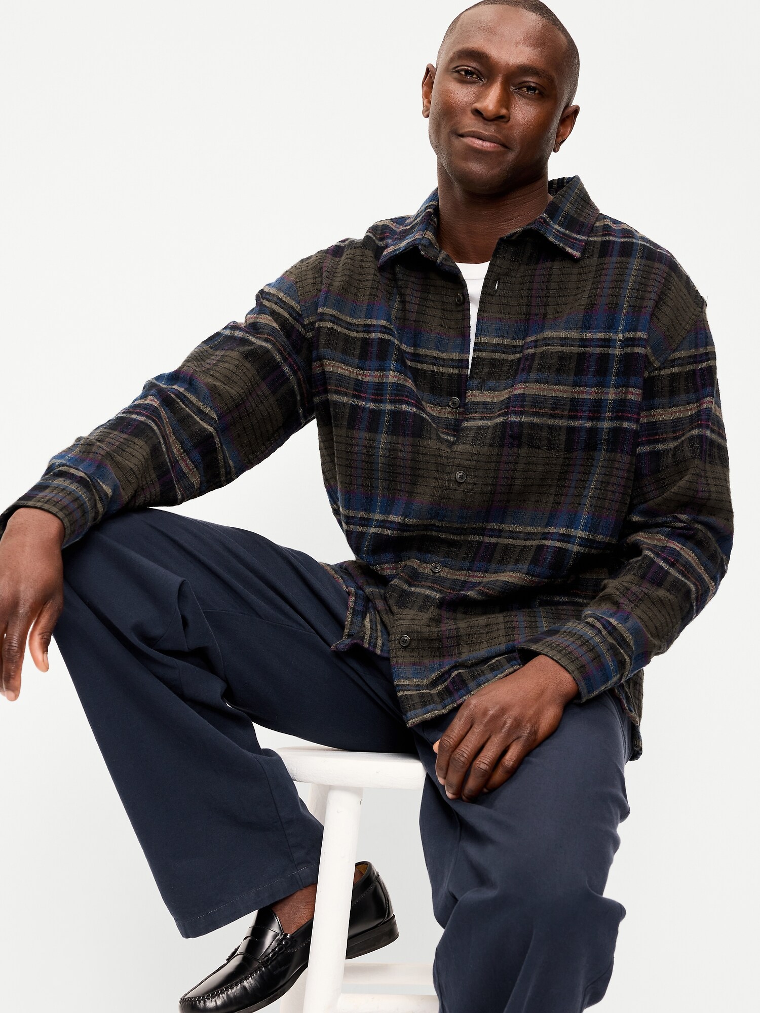 Мужская рубашка Old Navy Loose Fit Textured Plaid Pocket, цвет: Чёрный клетчатый — фото 3