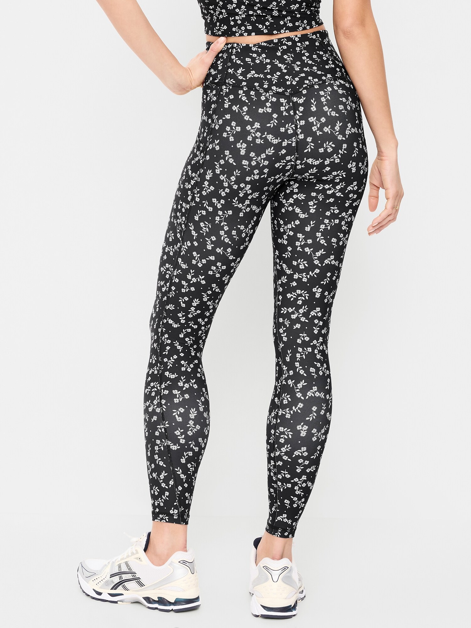 Женские леггинсы Old Navy High-Waisted PowerSoft 7/8 Pocket, цвет: Чёрный с принтом — фото 2