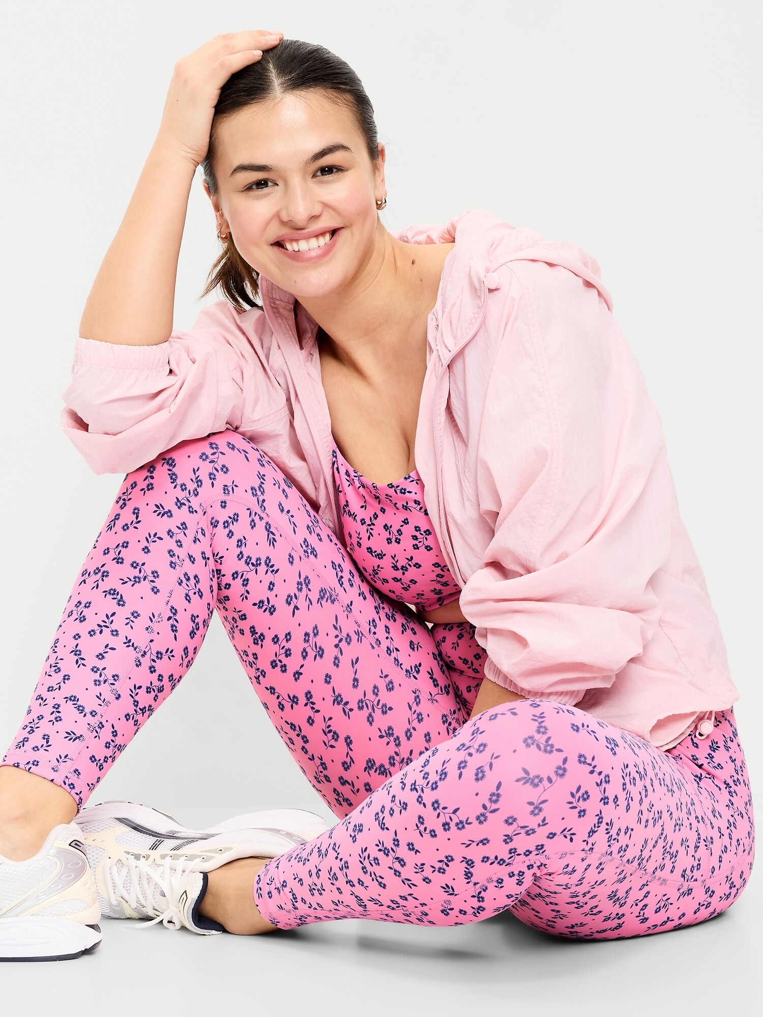 Спортивное бра PowerSoft, лёгкая поддержка — Old Navy, цвет: Розовый с принтом — фото 2