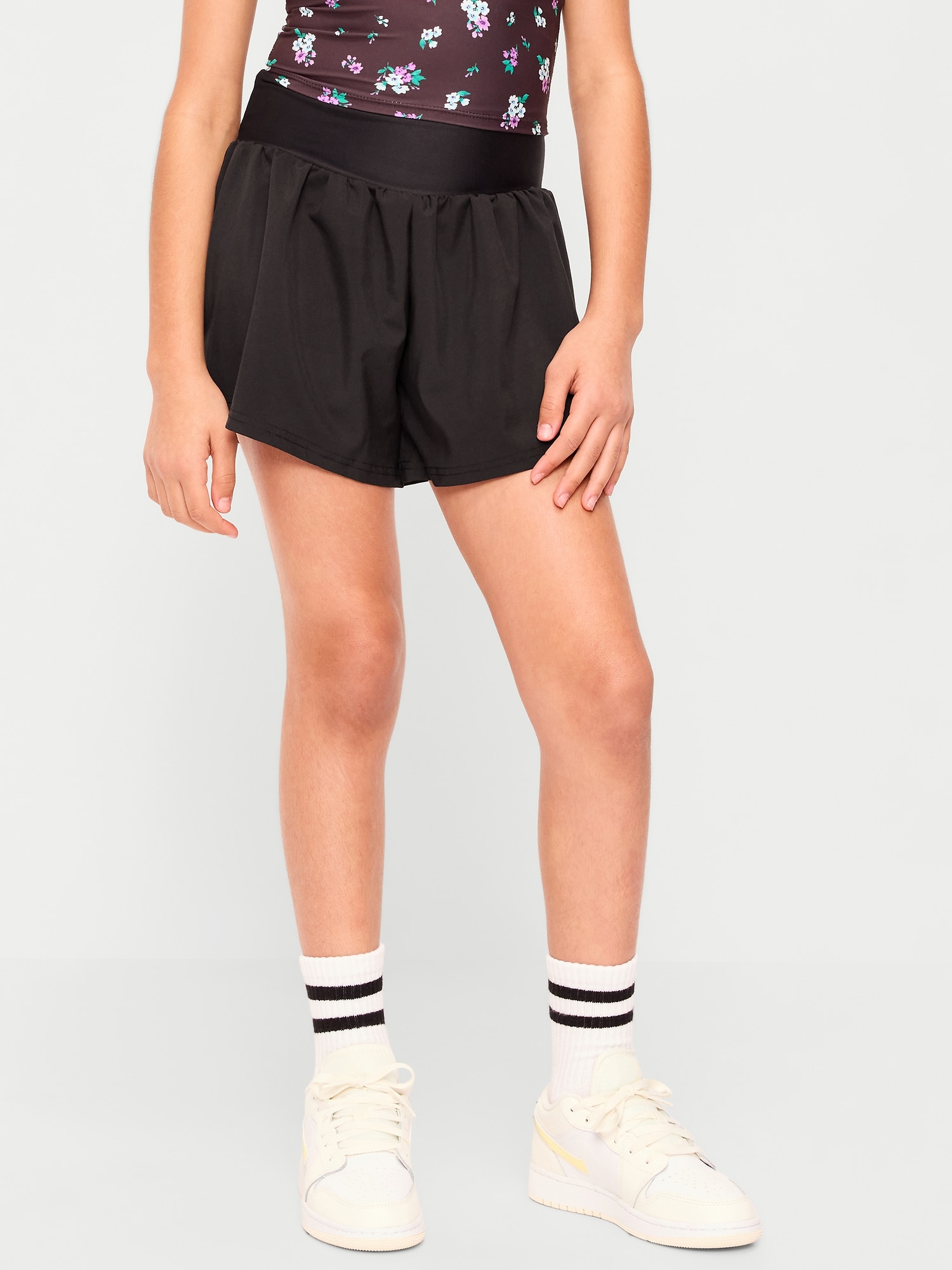 Шорты Old Navy High-Waisted StretchTech Performance Shorts для девочек, цвет: Чёрный